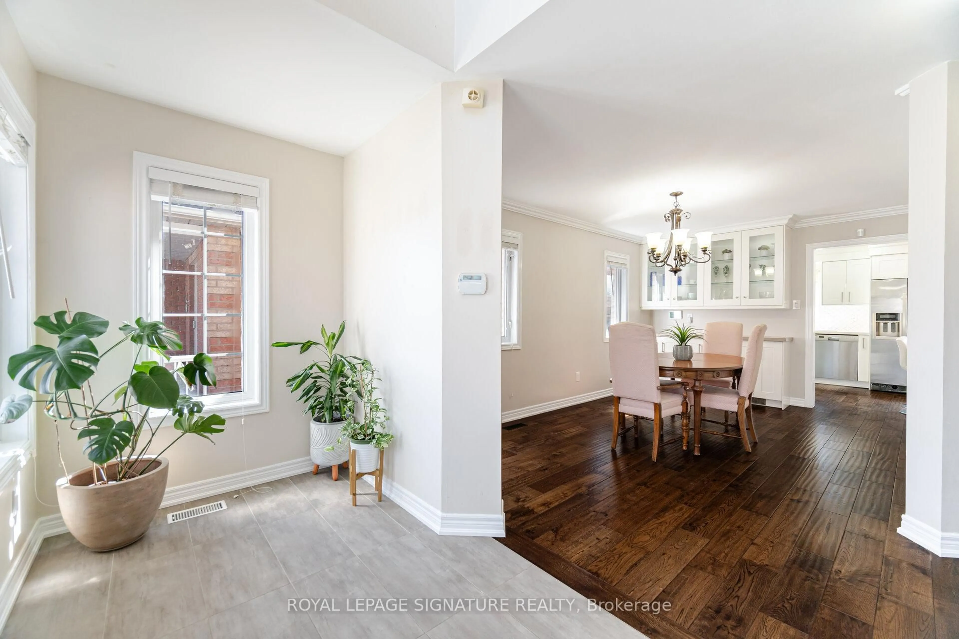 Indoor entryway for 81 Farthingale Cres, Brampton Ontario L7A 1W7