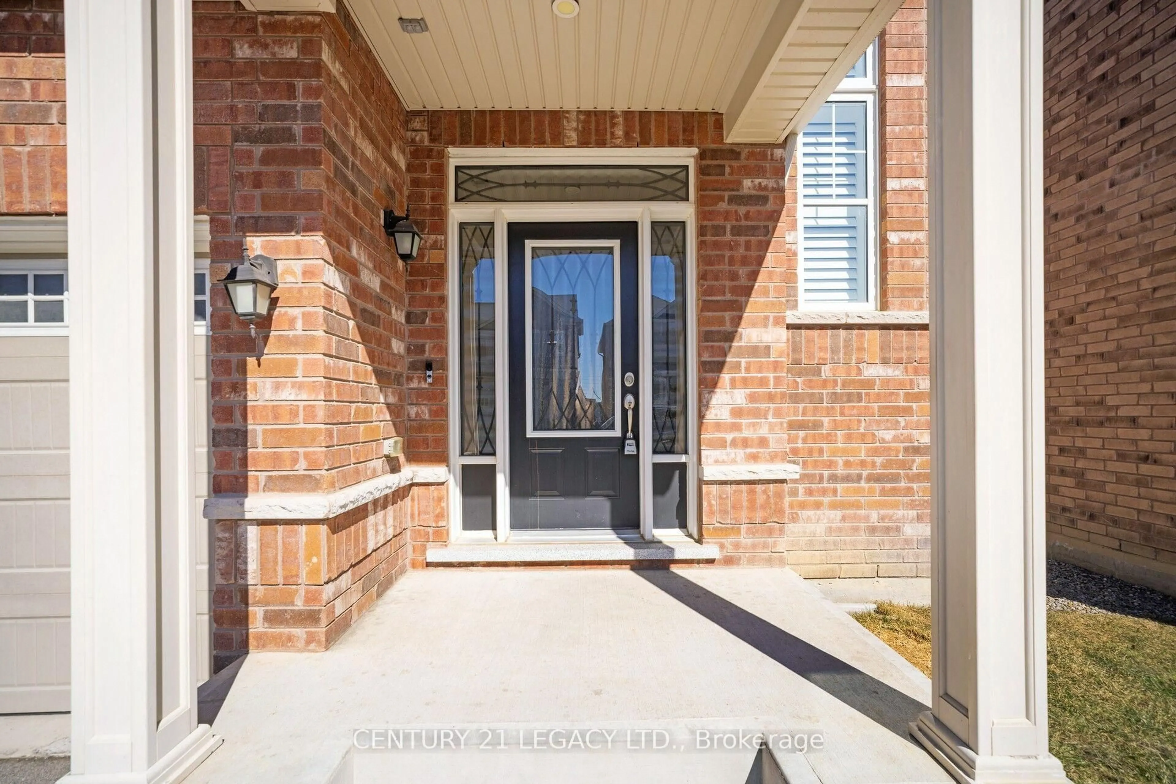 Indoor entryway for 33 Callandar Rd, Brampton Ontario L7A 4T8