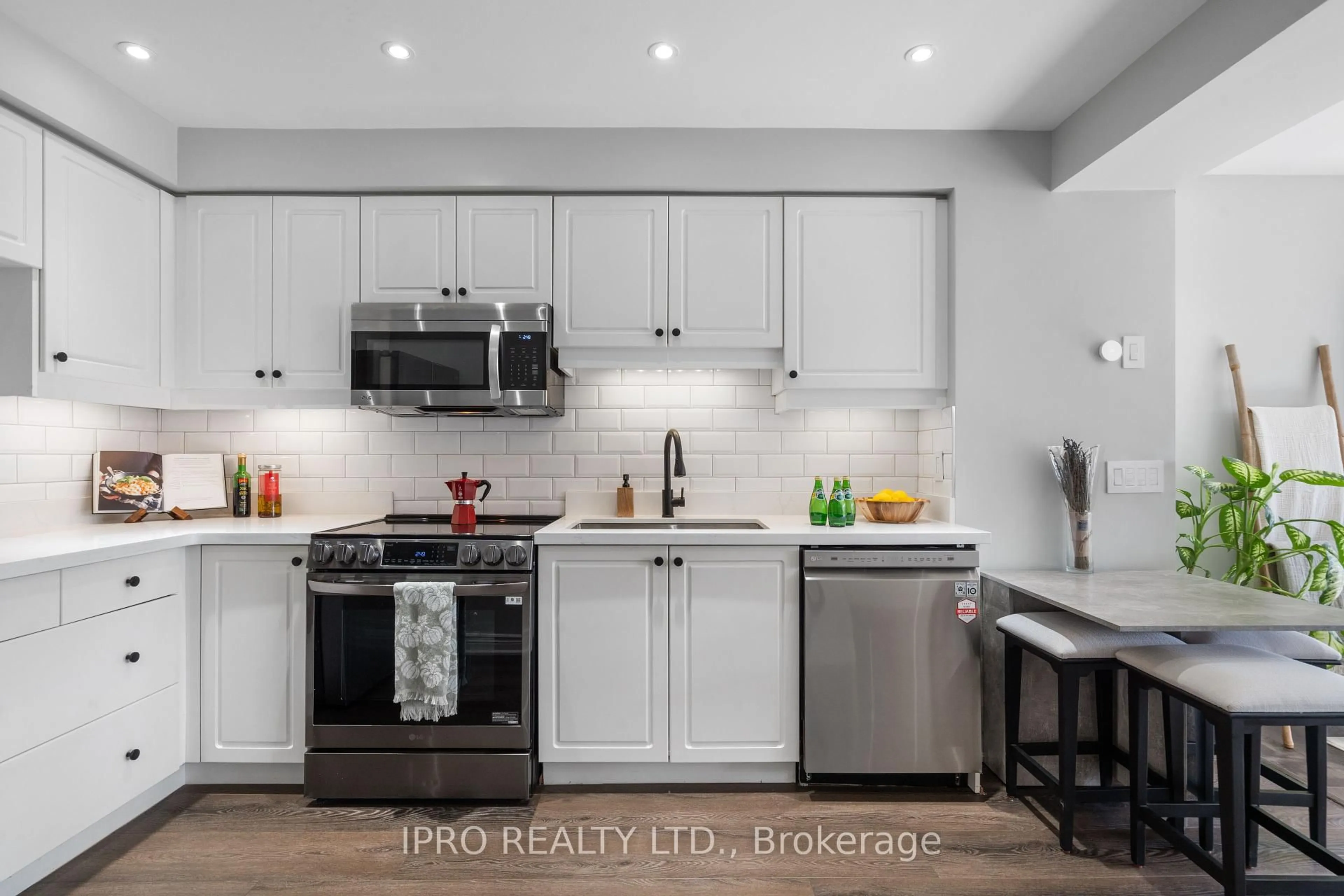 Open concept kitchen, unknown for 2088 leanne Blvd #41, Mississauga Ontario L5K 2S7