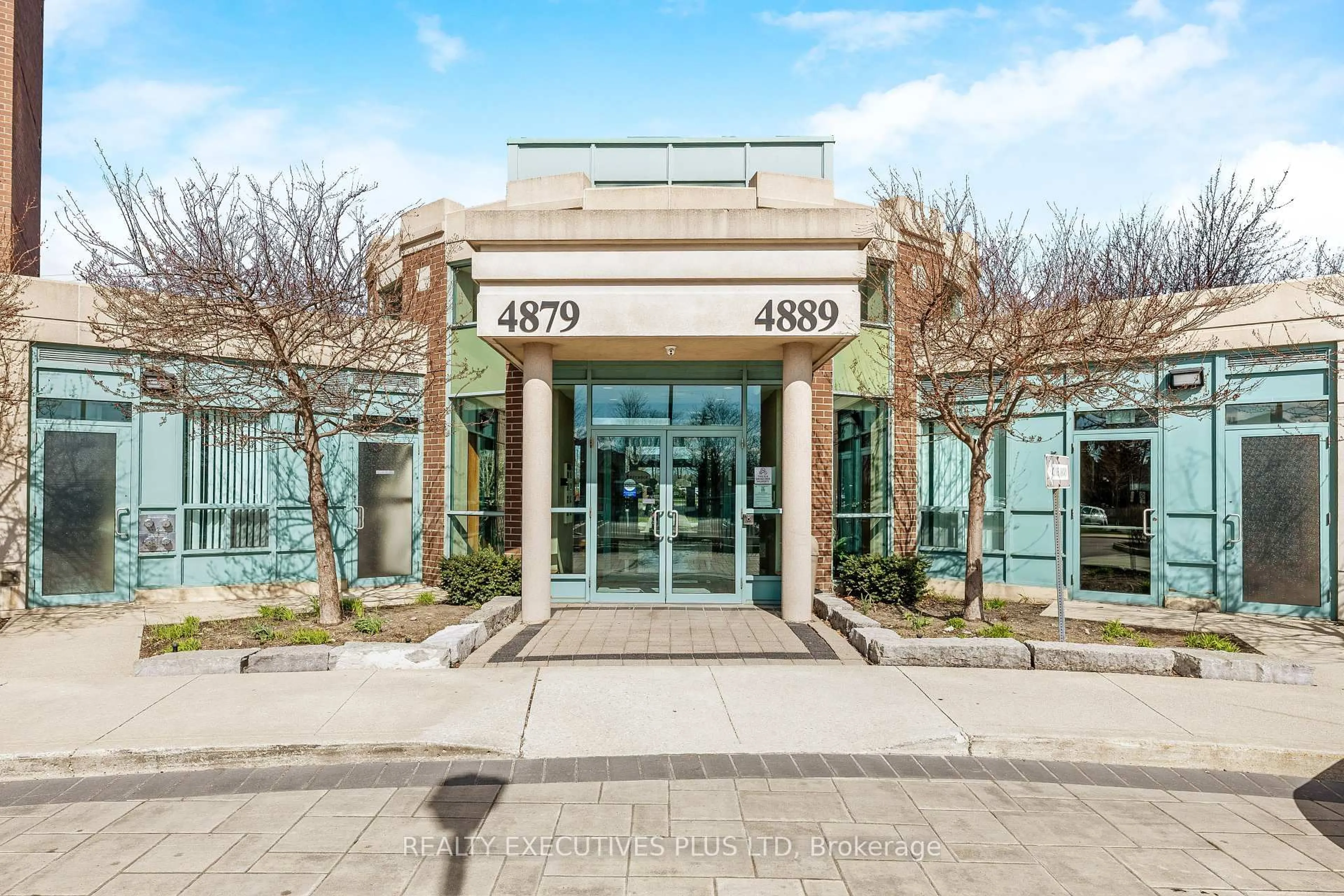 Indoor foyer for 4879 Kimbermount Ave #110, Mississauga Ontario L5M 7K8