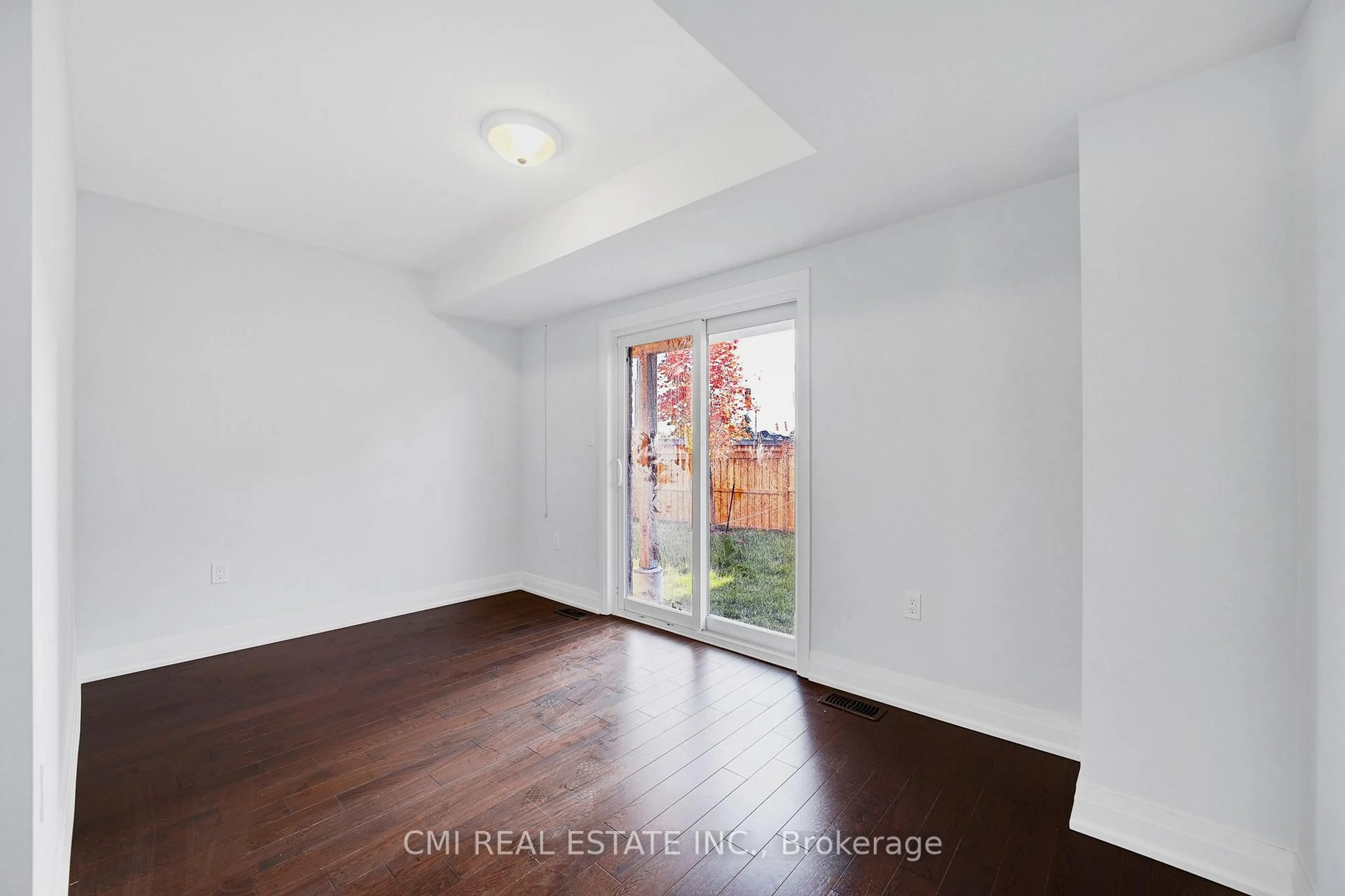 Indoor entryway for 2122 Royal Gala Circ, Mississauga Ontario L4Y 0H2