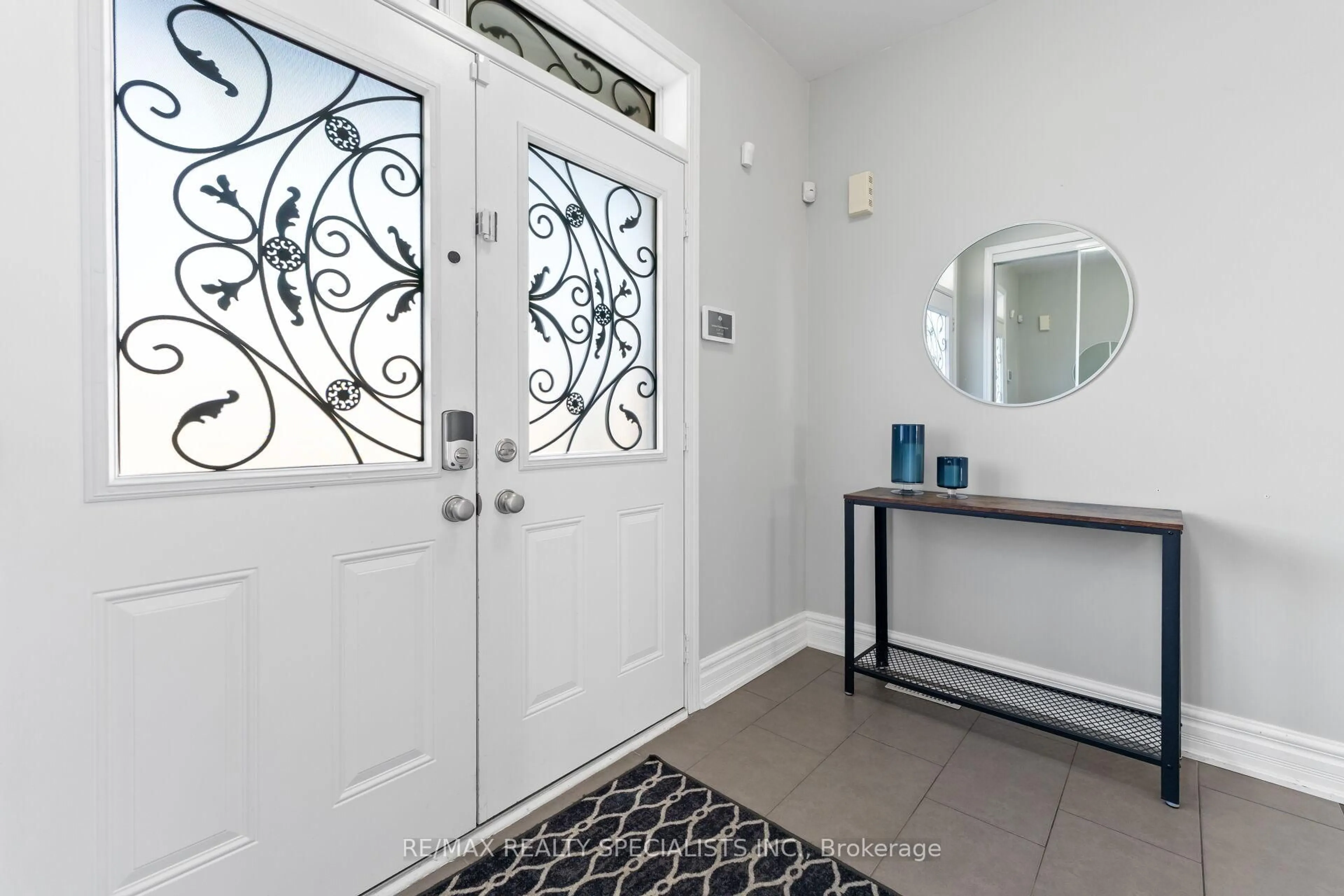 Indoor entryway for 172 Tysonville Circ, Brampton Ontario L7A 4B2
