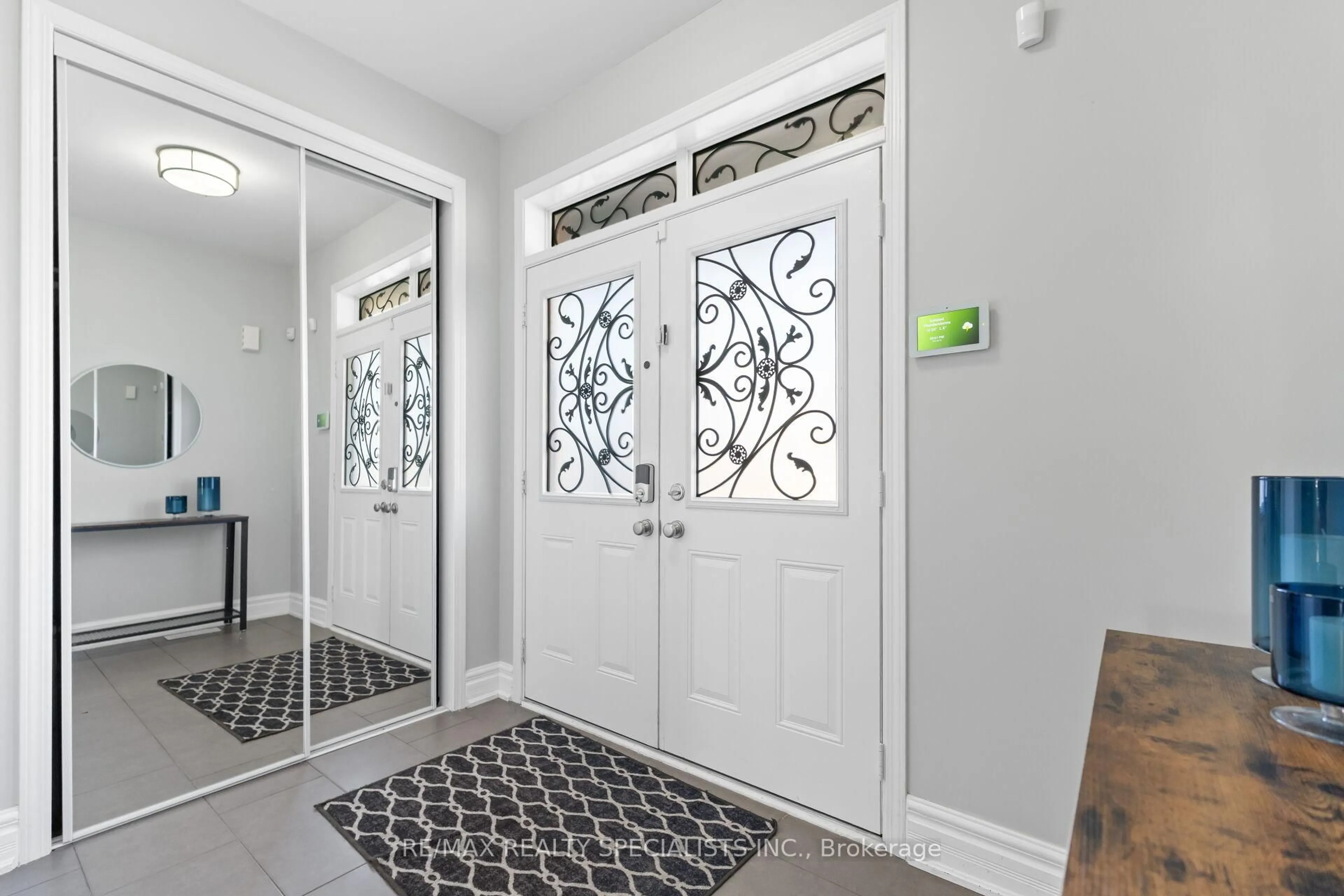 Indoor entryway for 172 Tysonville Circ, Brampton Ontario L7A 4B2