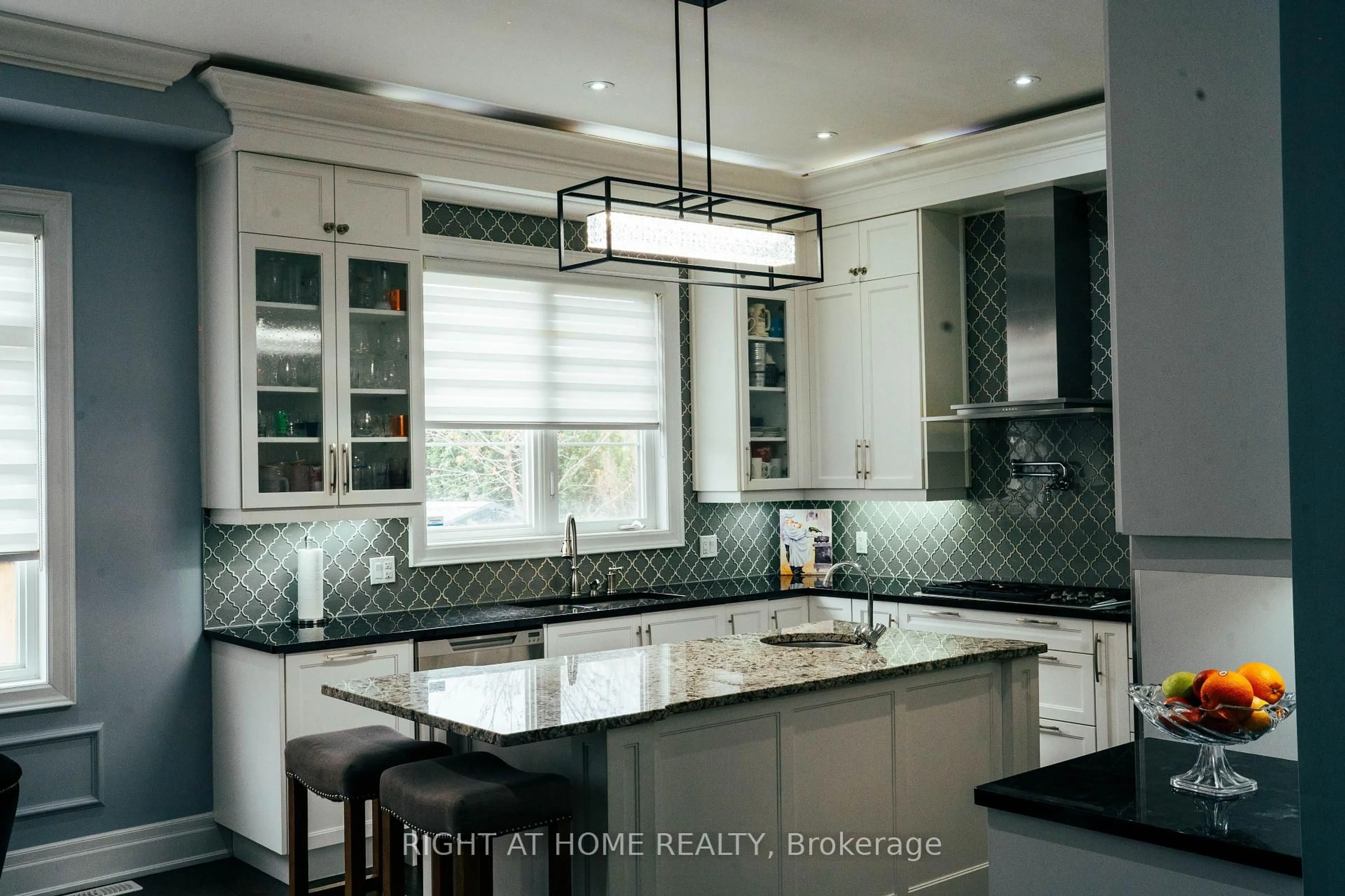 Contemporary kitchen, ceramic/tile floor for 11 Fairmont Clse, Brampton Ontario L6Y 2Y3