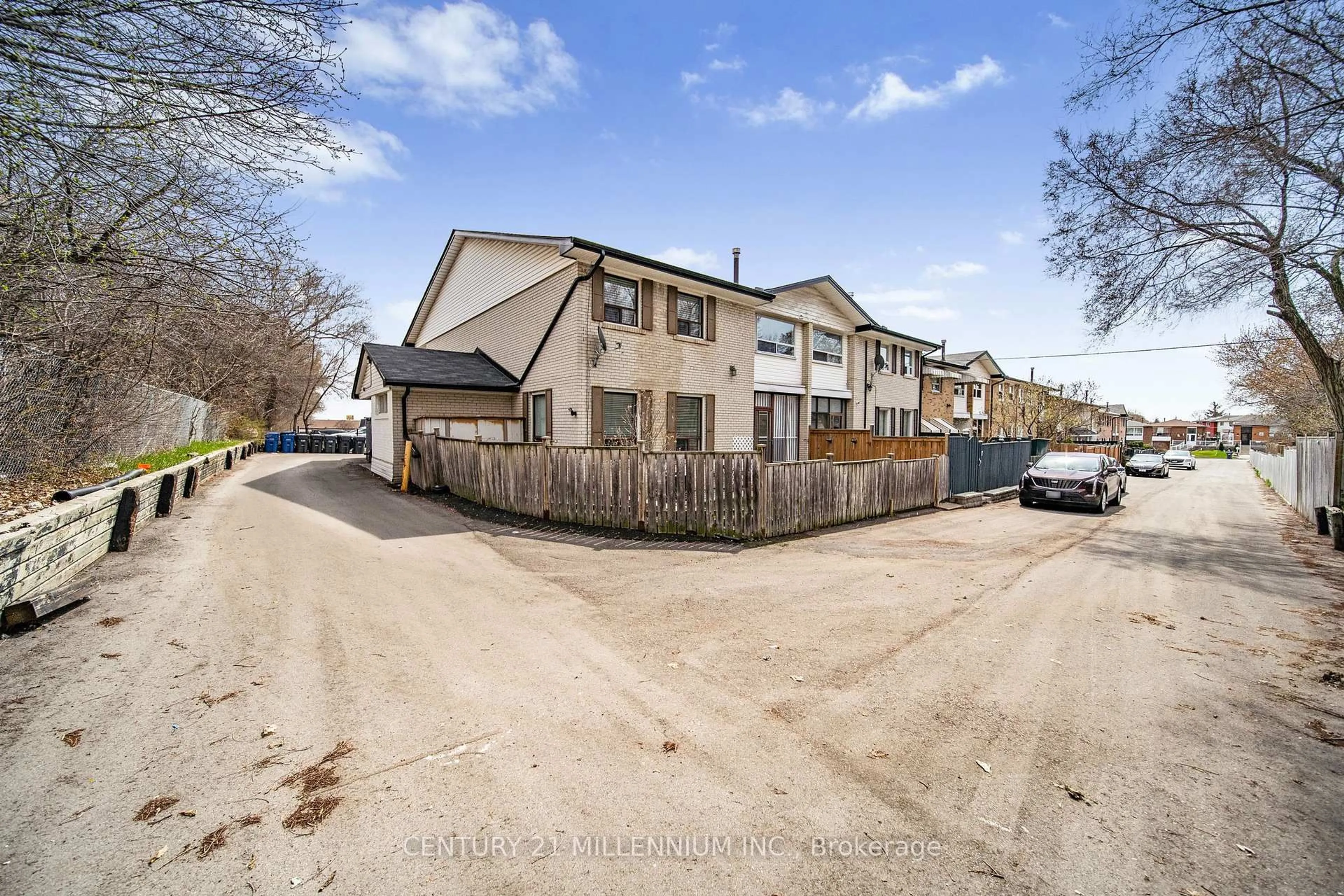 A pic from outside/outdoor area/front of a property/back of a property/a pic from drone, street for 61 Ardglen Dr #19, Brampton Ontario L6W 1V1