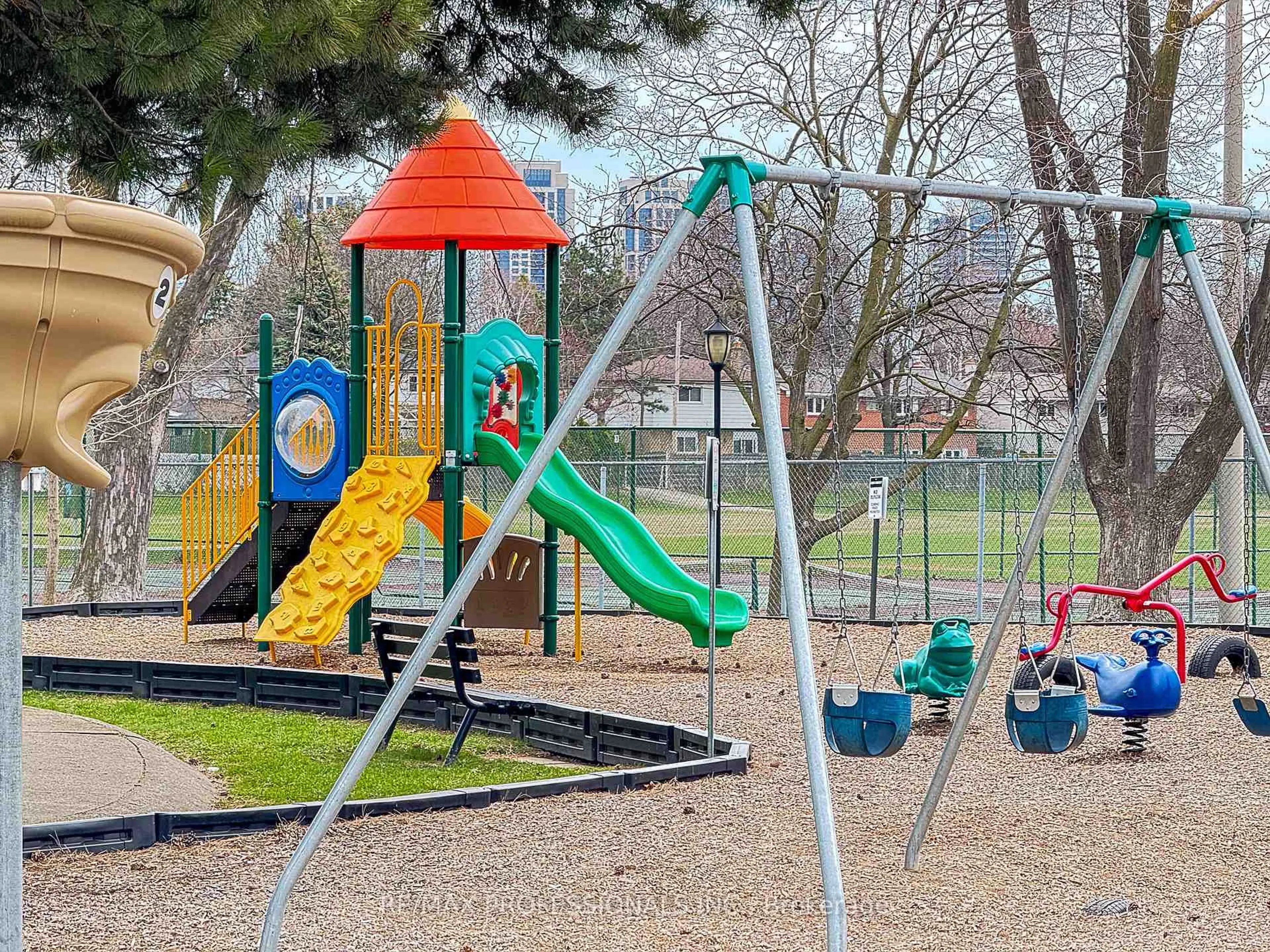 Blurry image for 820 Burnhamthorpe Rd #508, Toronto Ontario M9C 4W2