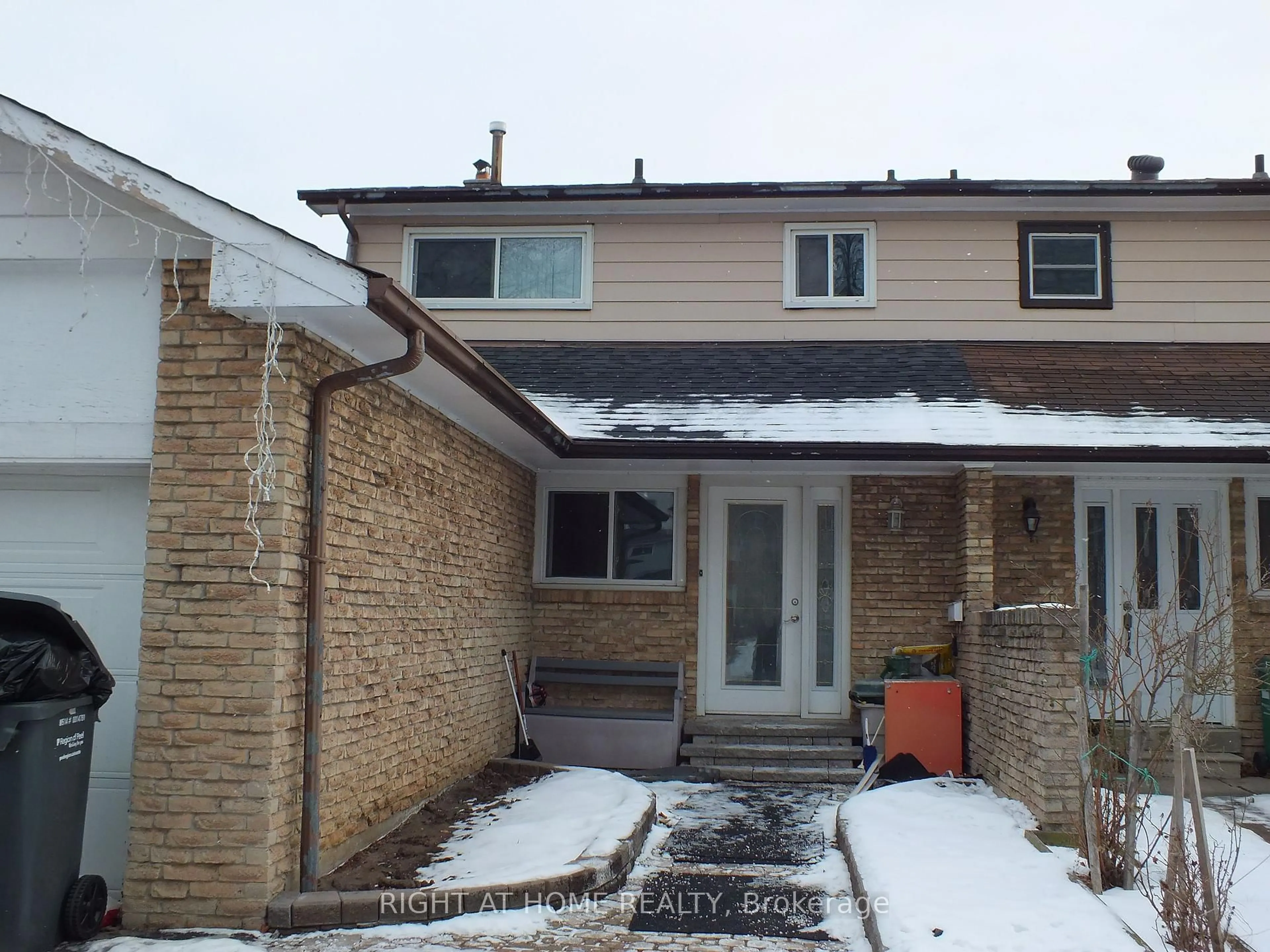 Home with brick exterior material, street for 522 Cavell Dr, Mississauga Ontario L5B 2N9
