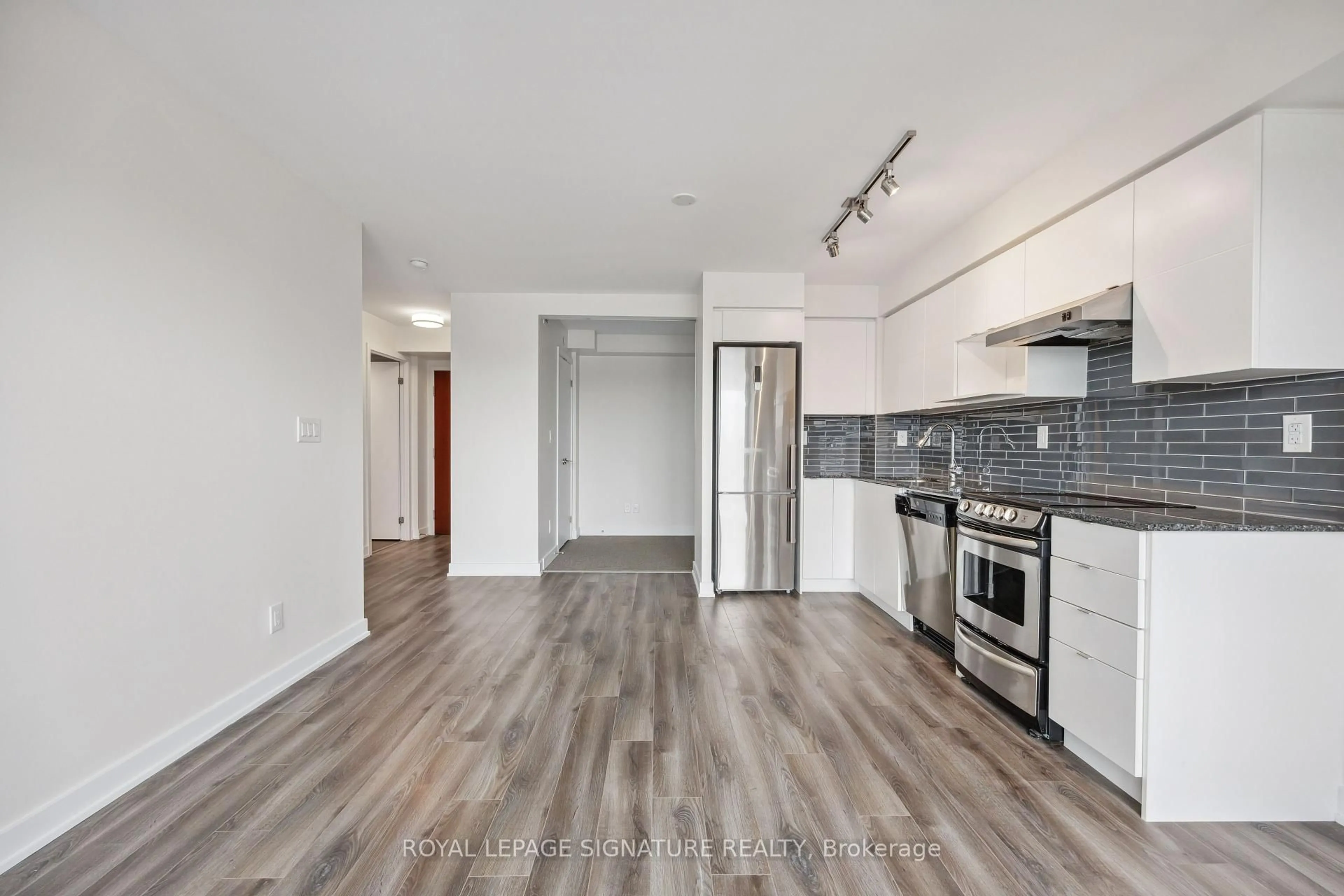 Unknown for 160 Flemington Rd #906, Toronto Ontario M6A 0A9