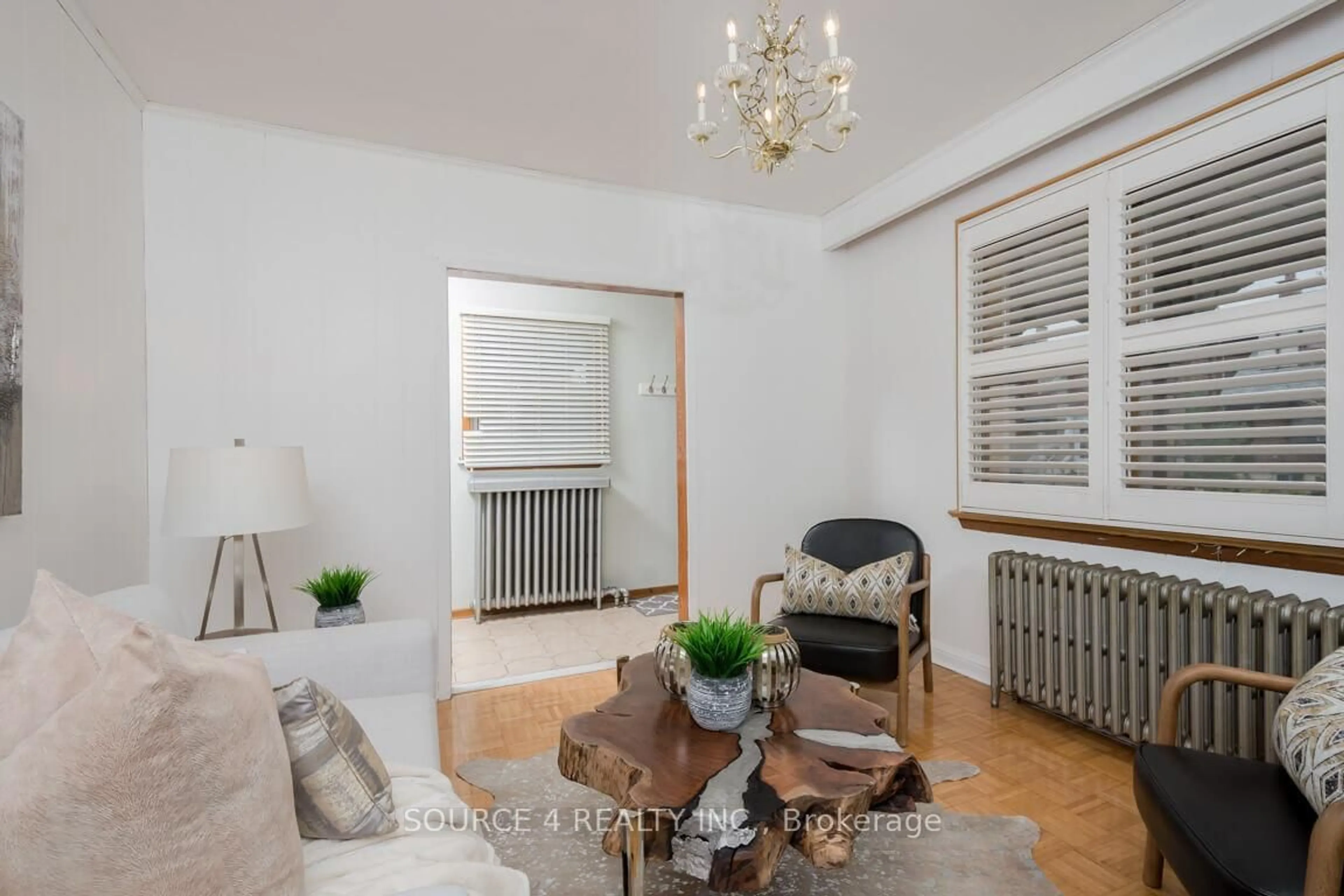 Living room with furniture, unknown for 199 Earlscourt Ave, Toronto Ontario M6E 4B2