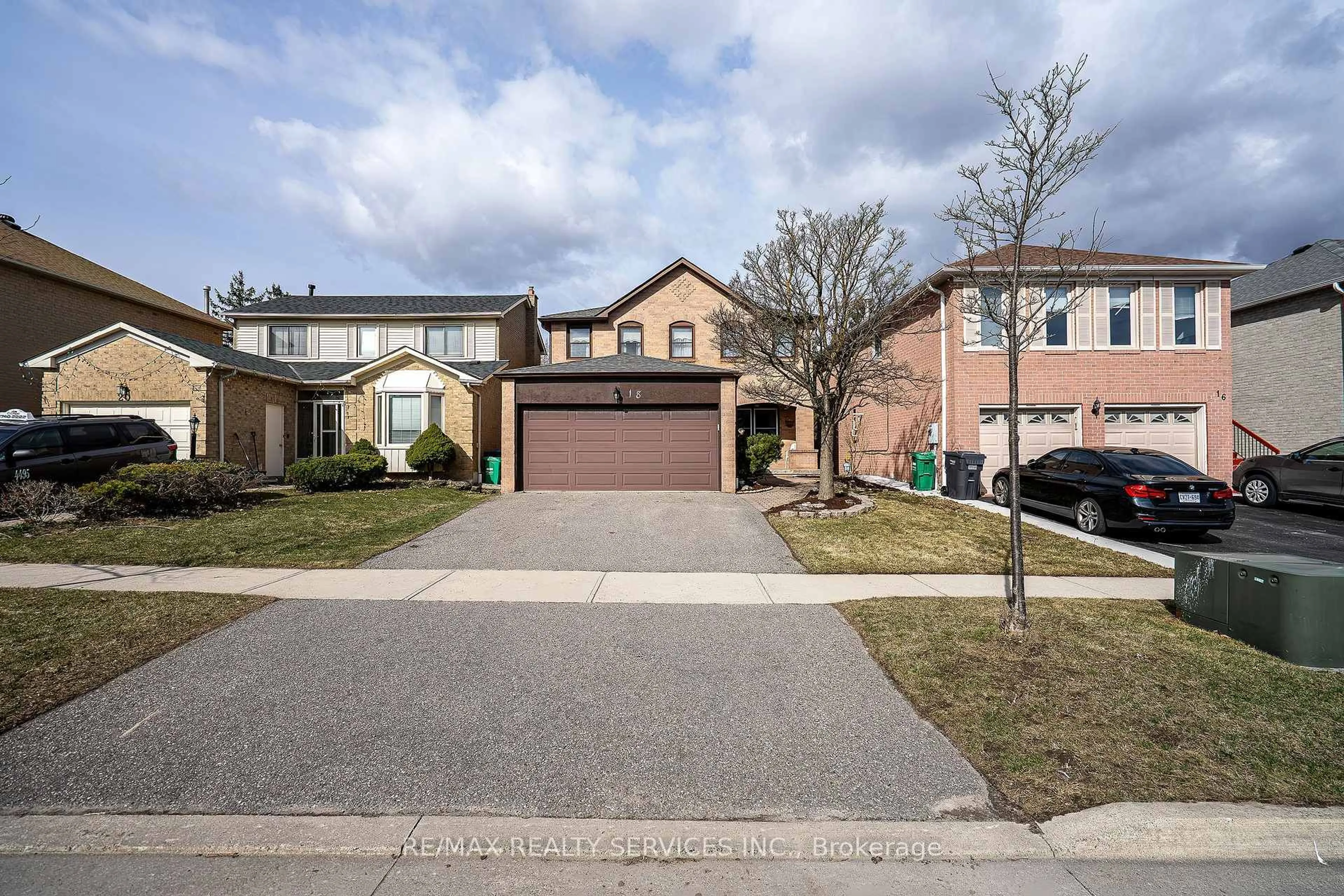 A pic from outside/outdoor area/front of a property/back of a property/a pic from drone, street for 18 Nuttall St, Brampton Ontario L6S 4W3