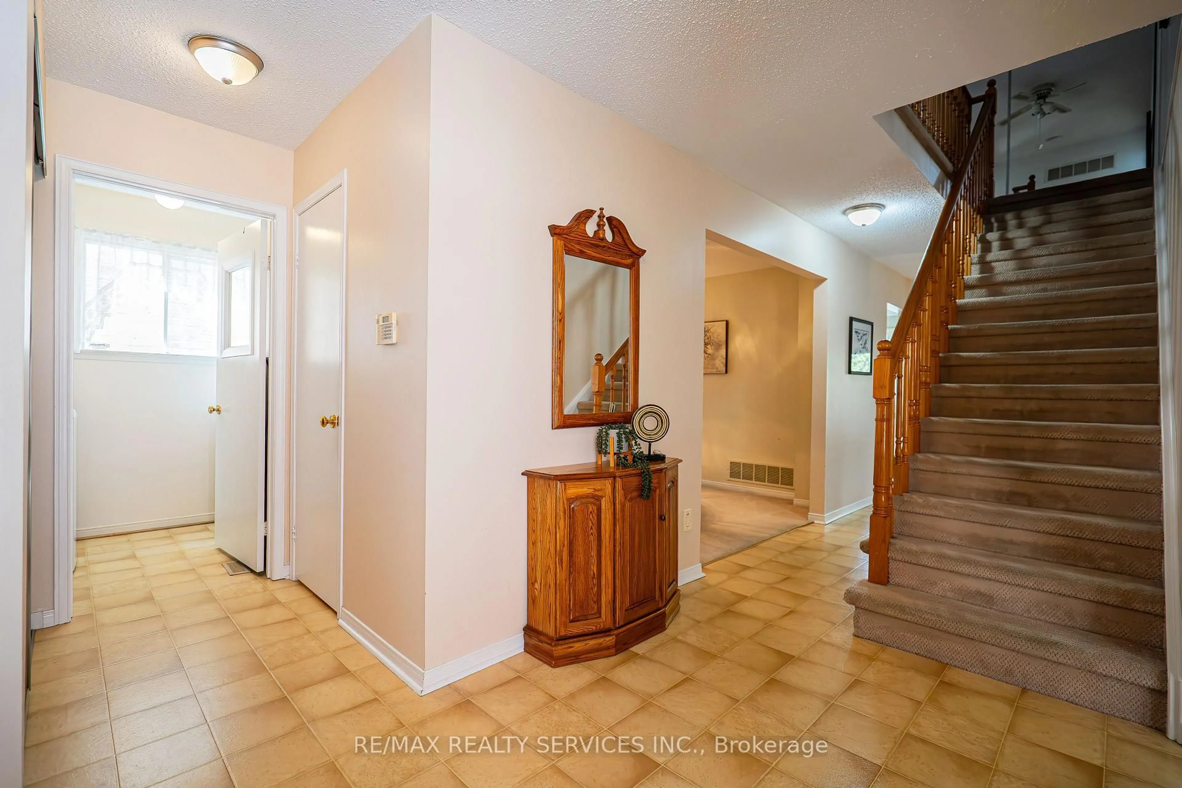 Indoor entryway for 18 Nuttall St, Brampton Ontario L6S 4W3
