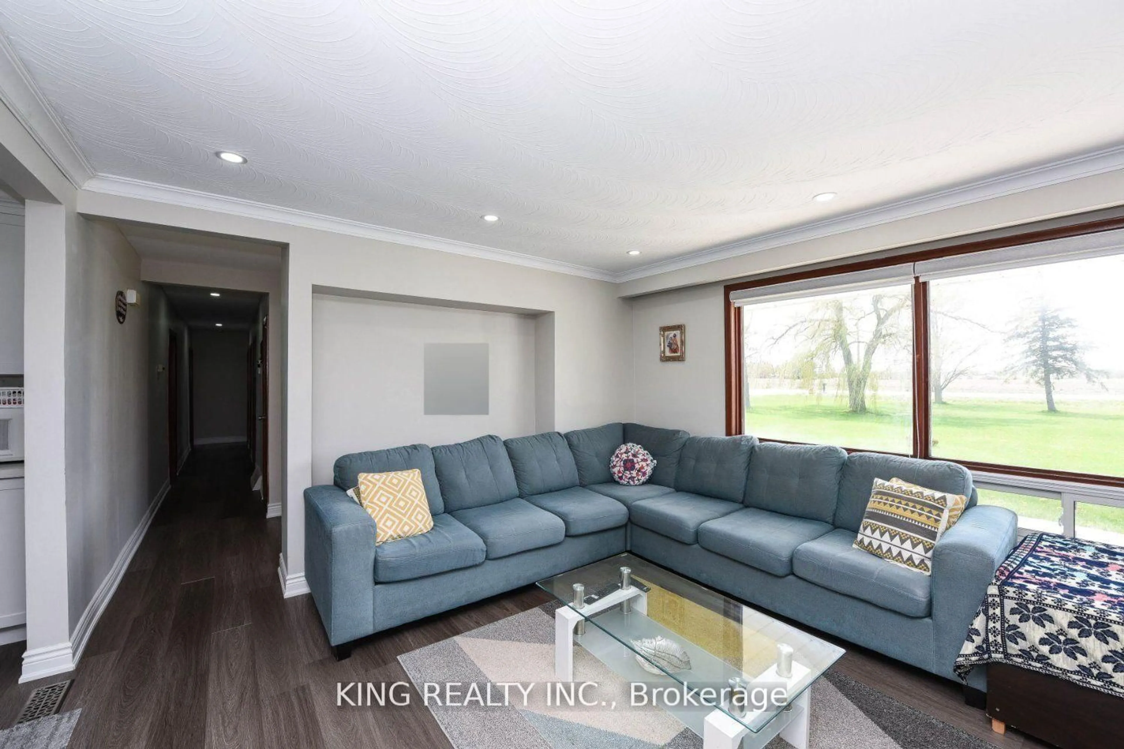 Living room with furniture, wood/laminate floor for 14771 Dixie Rd, Caledon Ontario L7C 2M9