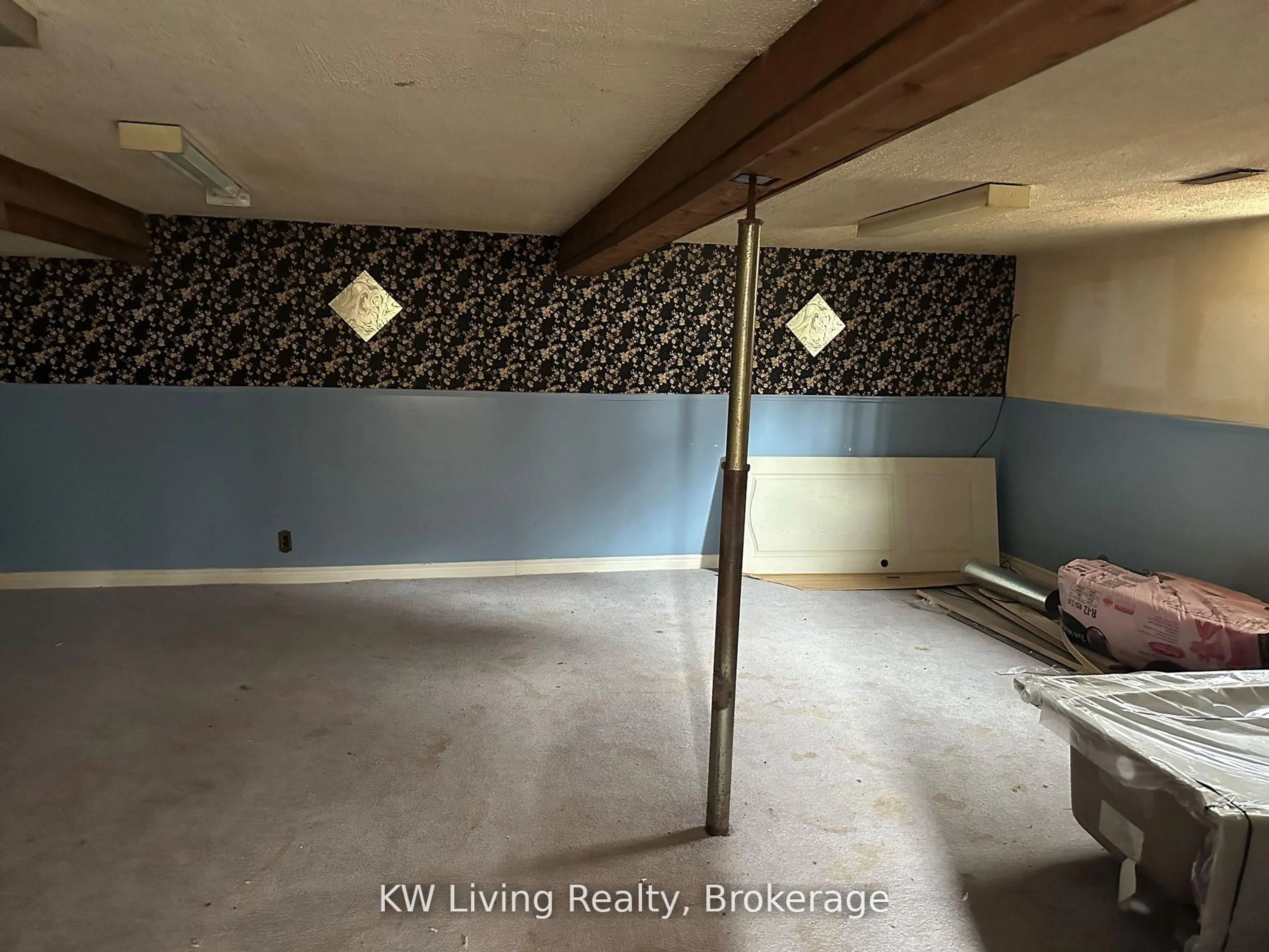 A pic of a room for 50 Cardwell St, Caledon Ontario L0N 1A0