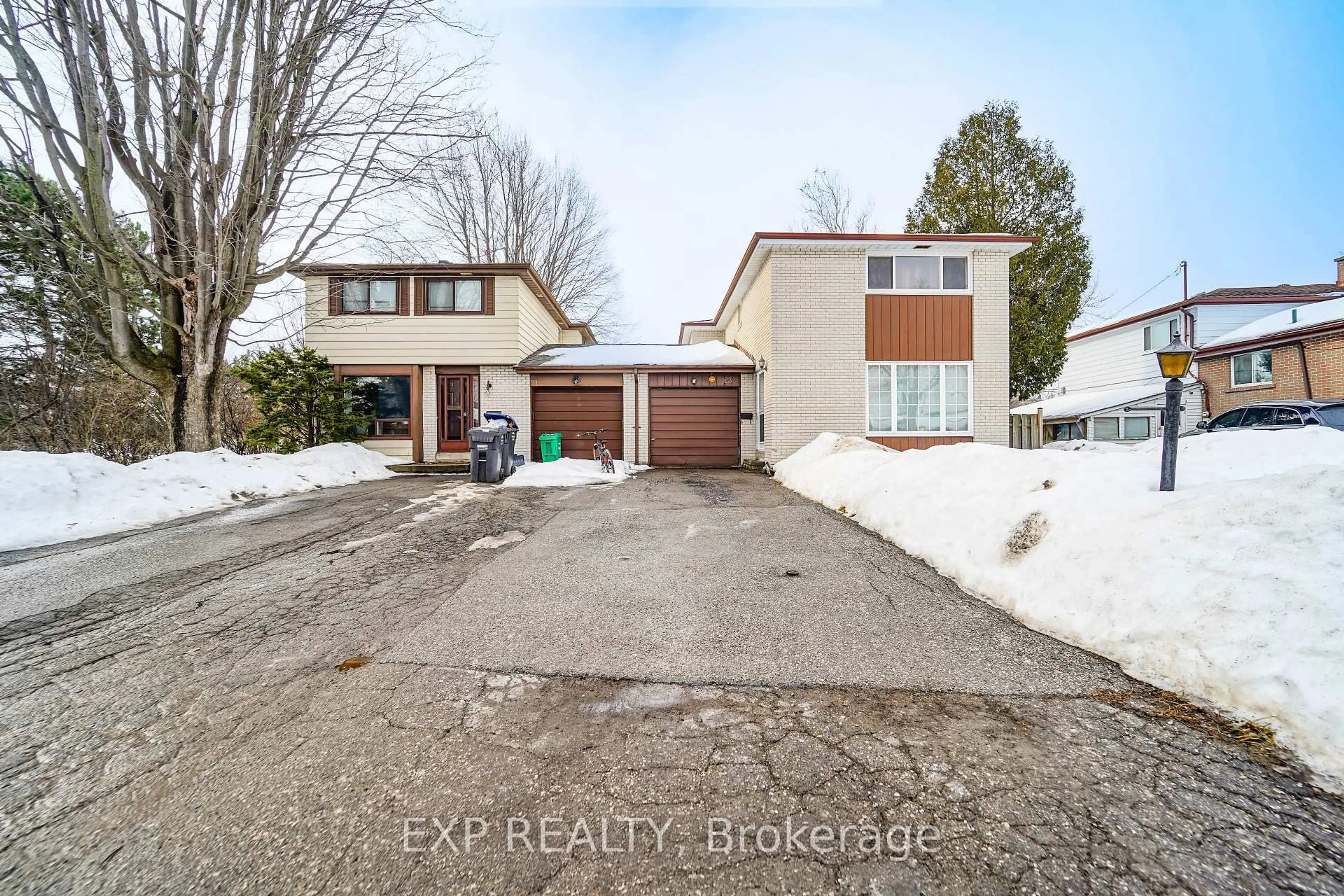 A pic from outside/outdoor area/front of a property/back of a property/a pic from drone, street for 23 Cloverdale Dr, Brampton Ontario L6T 2T5