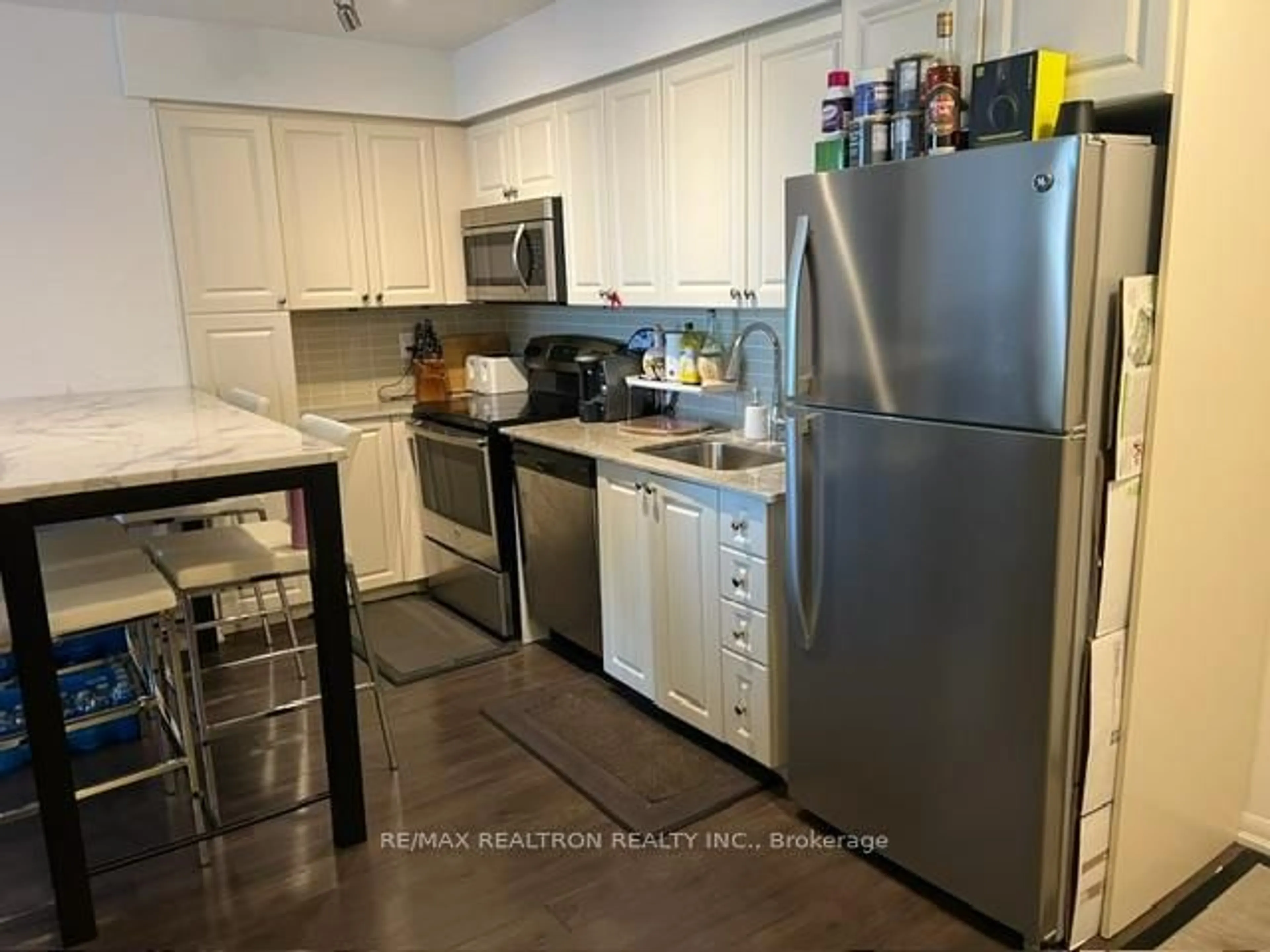 Standard kitchen, unknown for 830 Lawrence Ave #917, Toronto Ontario M6A 0A2
