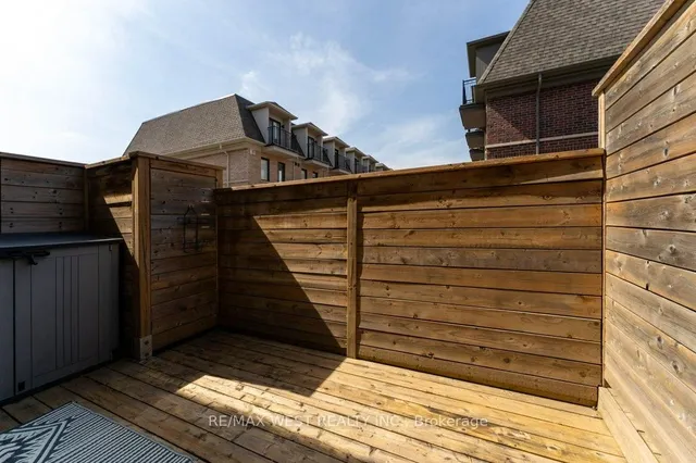 Additional property image - 2172 Trafalgar Rd Unit 19