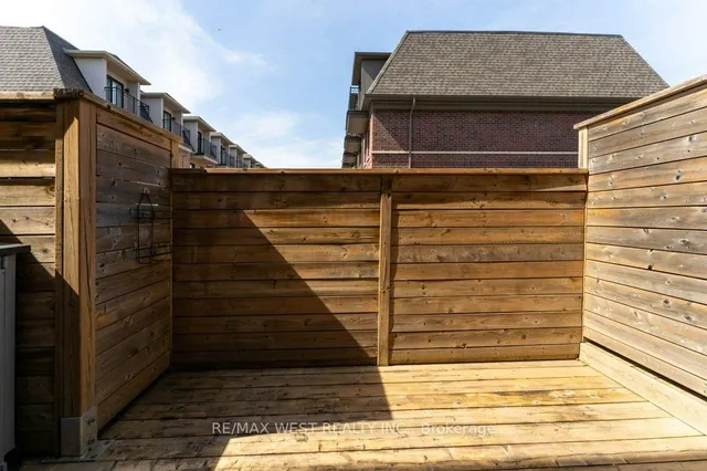 Additional property image - 2172 Trafalgar Rd Unit 19
