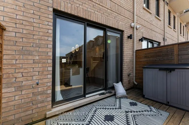 Additional property image - 2172 Trafalgar Rd Unit 19