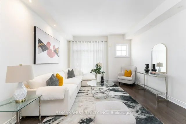Additional property image - 2172 Trafalgar Rd Unit 19