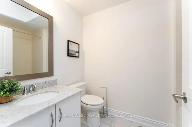 Additional property image - 2172 Trafalgar Rd Unit 19
