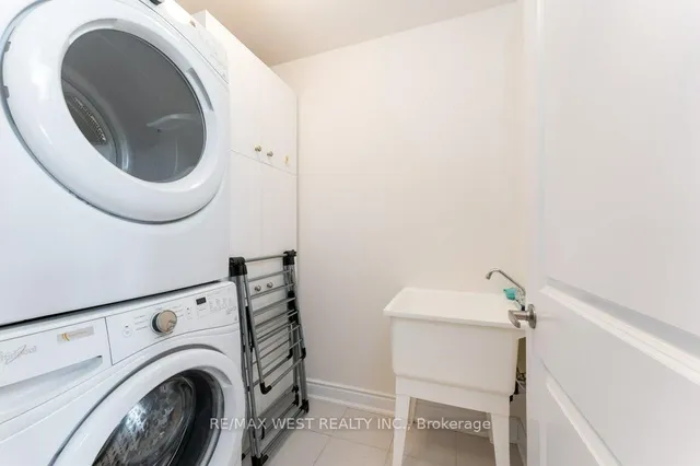 Additional property image - 2172 Trafalgar Rd Unit 19