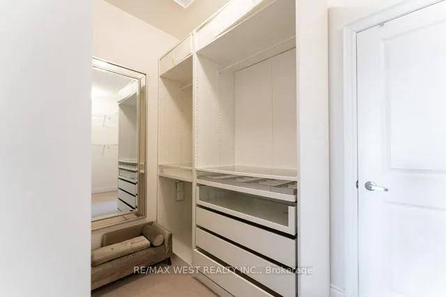 Additional property image - 2172 Trafalgar Rd Unit 19