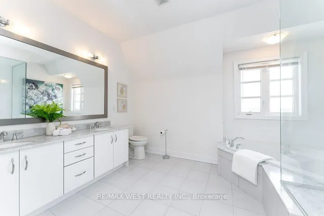 Additional property image - 2172 Trafalgar Rd Unit 19