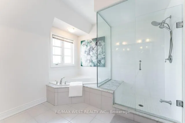 Additional property image - 2172 Trafalgar Rd Unit 19