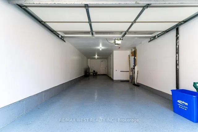Additional property image - 2172 Trafalgar Rd Unit 19