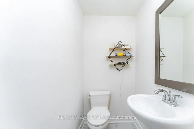 Additional property image - 2172 Trafalgar Rd Unit 19
