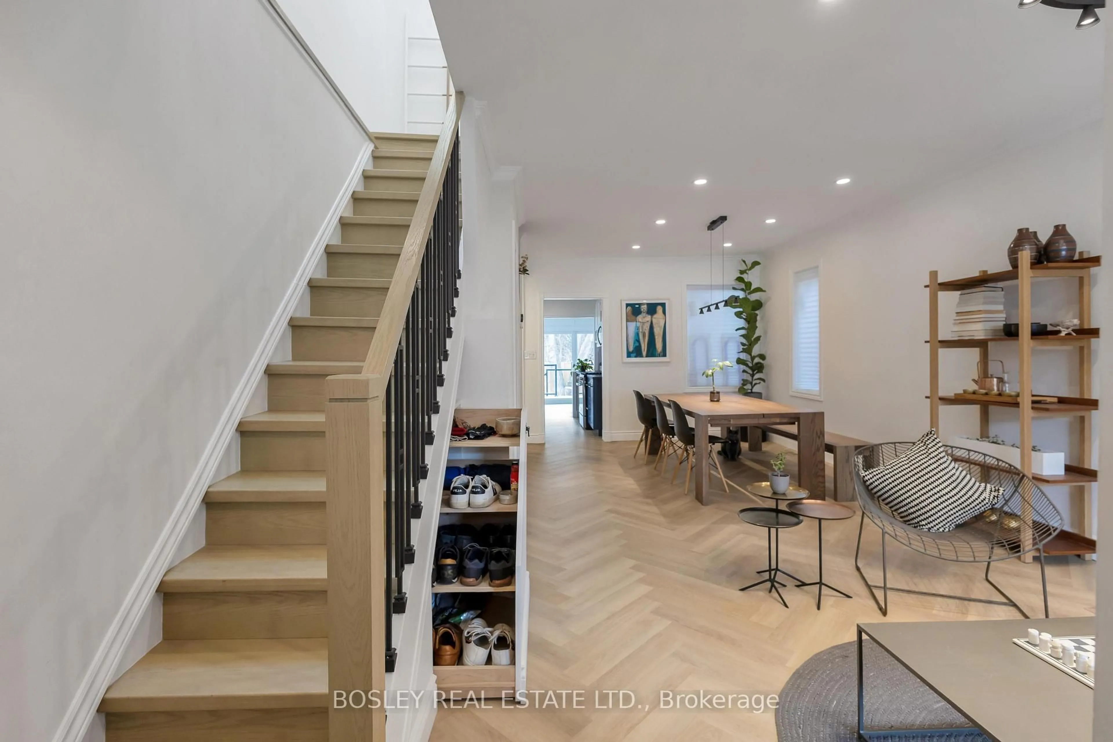 Unknown for 25 Warren Cres, Toronto Ontario M6S 4S1