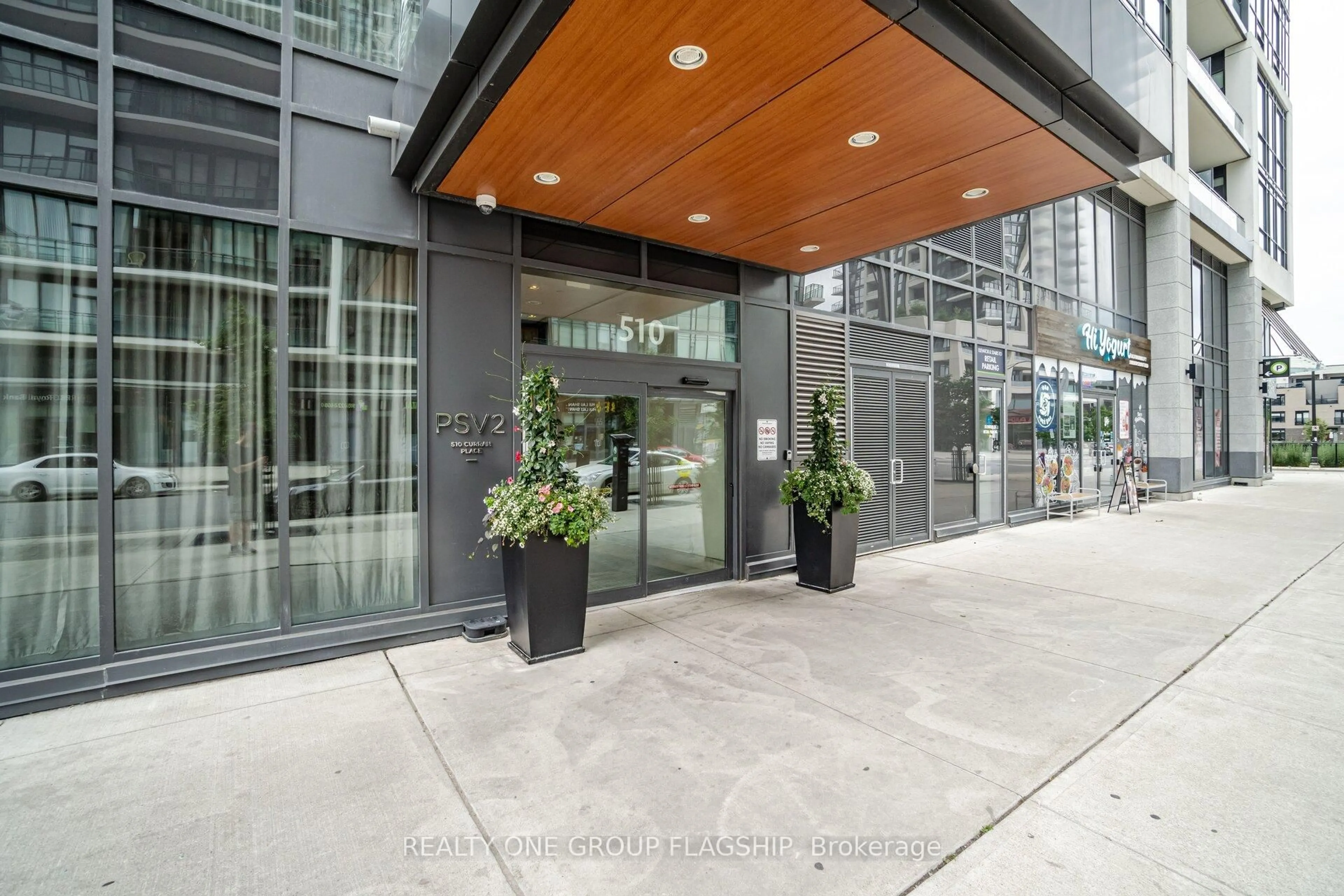 Indoor foyer for 510 Curran Pl #3901, Mississauga Ontario L5B 0J8