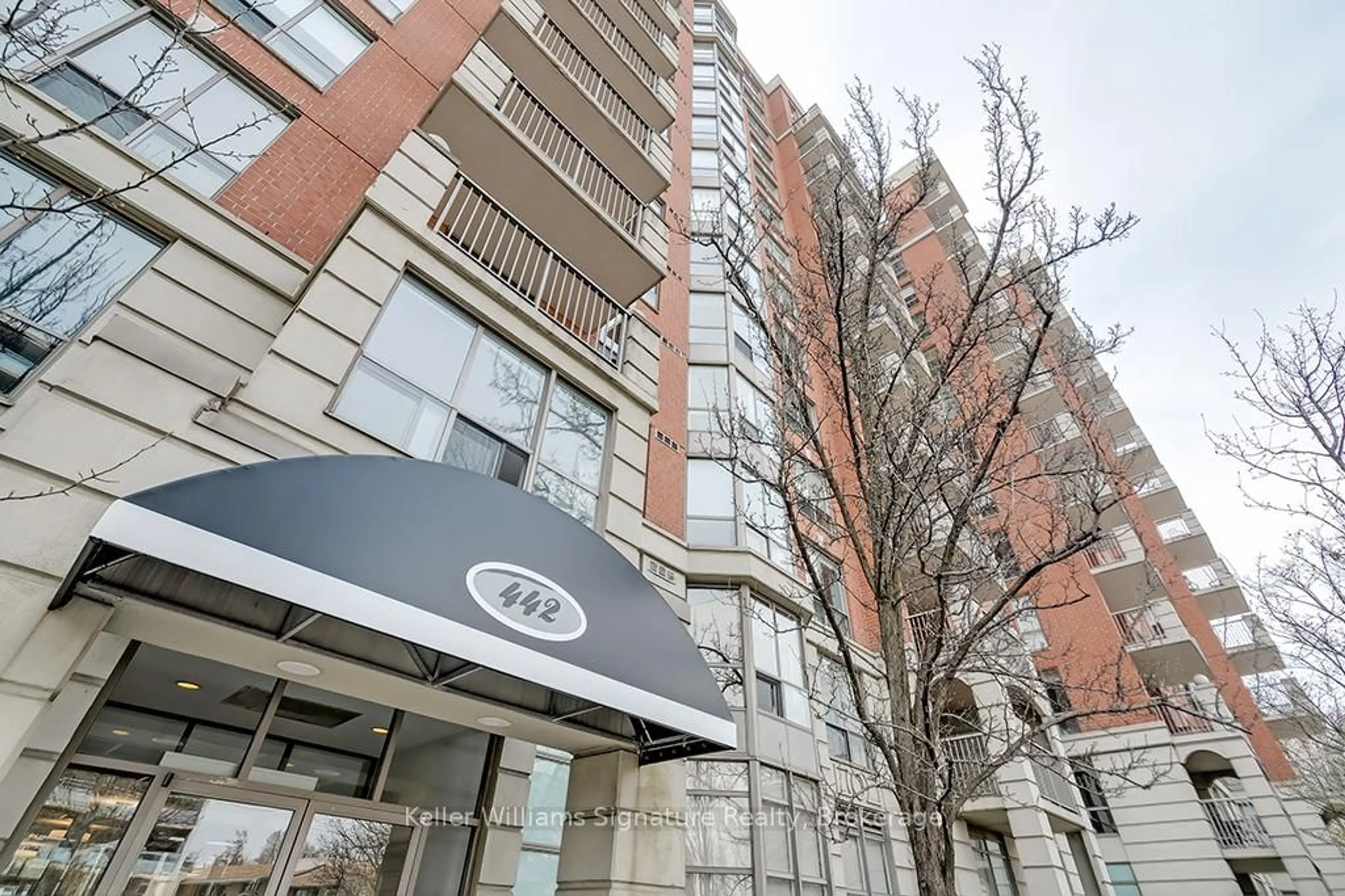 Indoor foyer for 442 Maple Ave #205, Burlington Ontario L7S 2L7