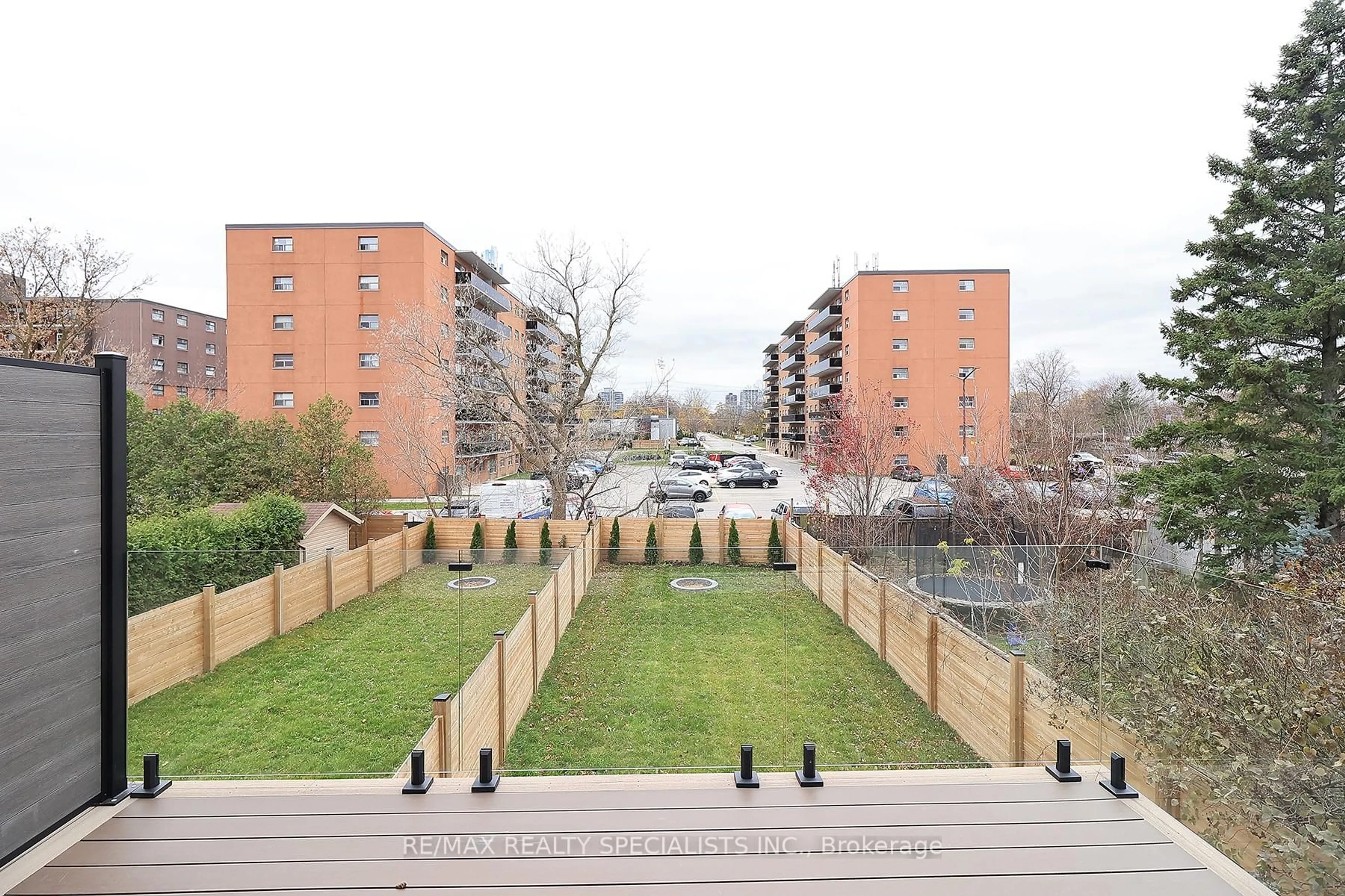 Patio, city buildings view from balcony for 1048 ROOSEVELT Rd, Mississauga Ontario L5G 3Y8