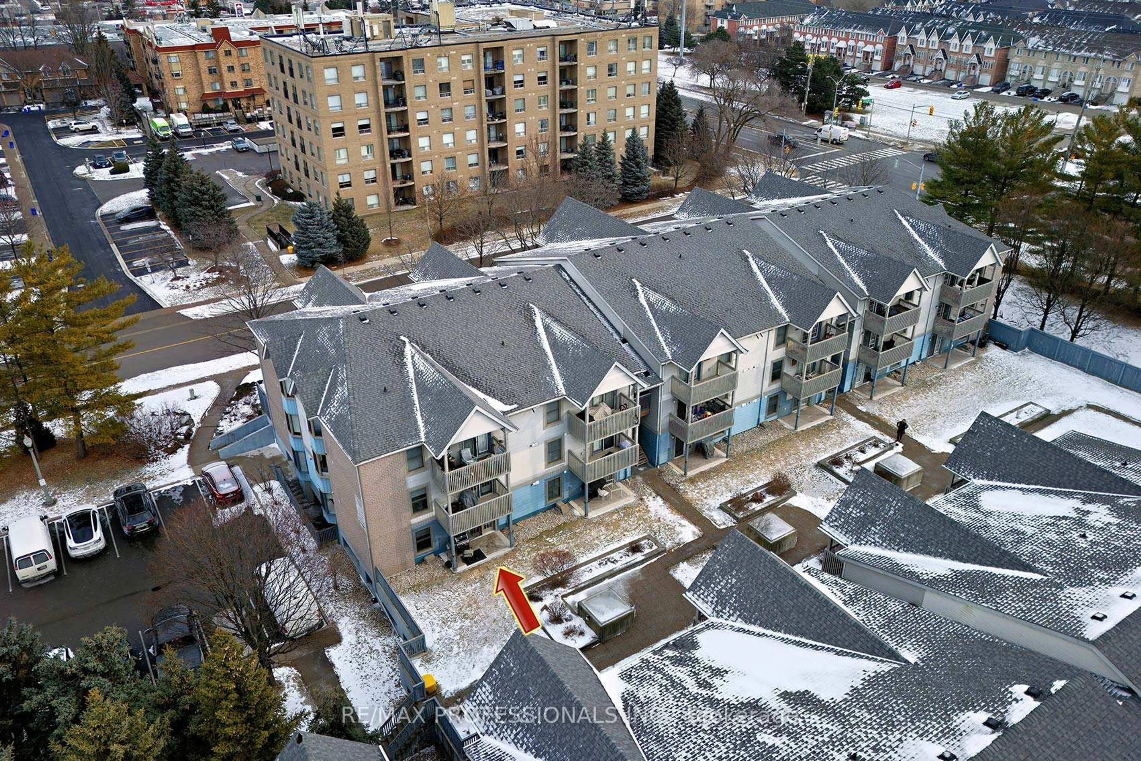 A pic from outside/outdoor area/front of a property/back of a property/a pic from drone, city buildings view from balcony for 2010 Cleaver Ave #113, Burlington Ontario L7M 4C1