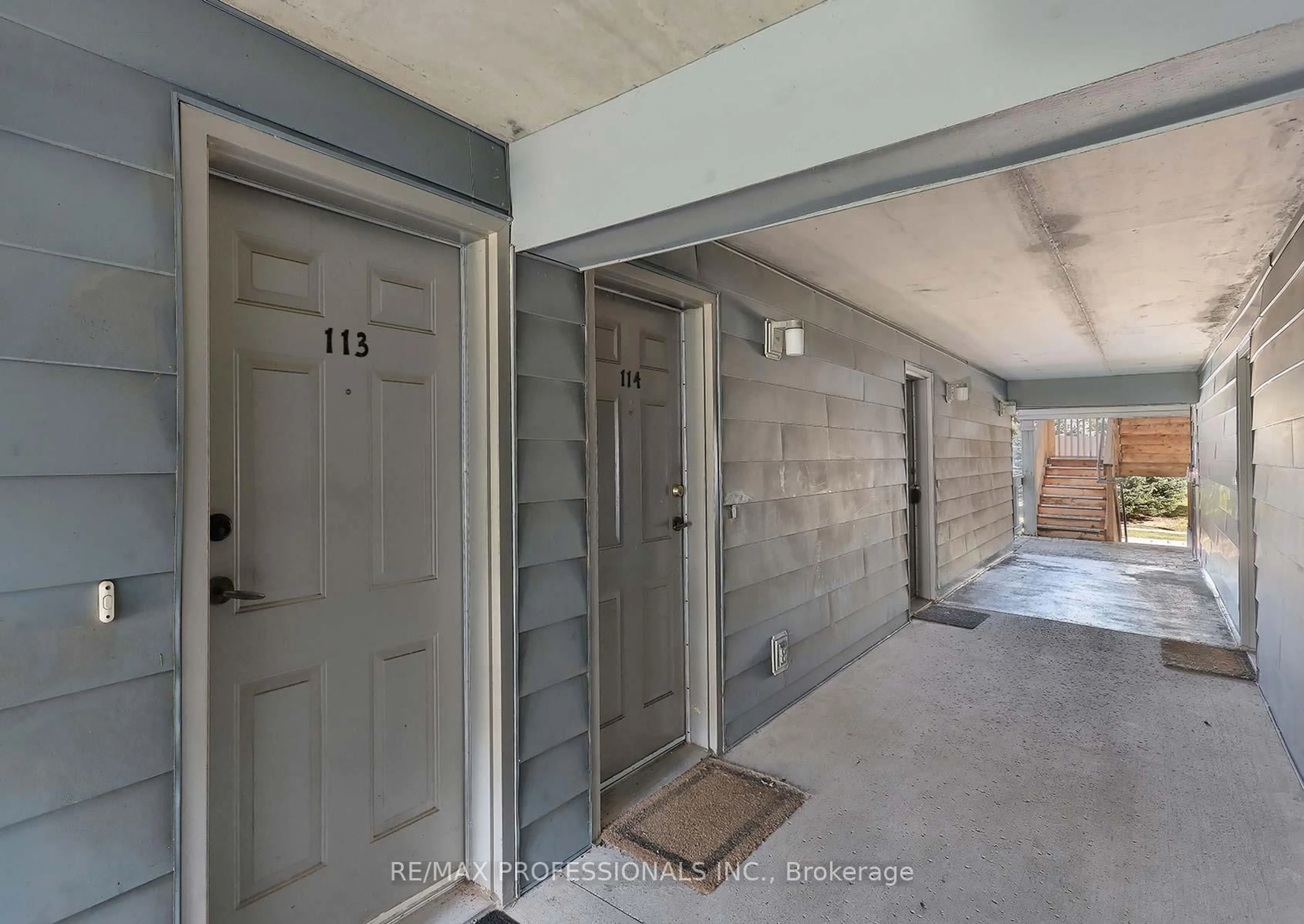 Indoor entryway for 2010 Cleaver Ave #113, Burlington Ontario L7M 4C1