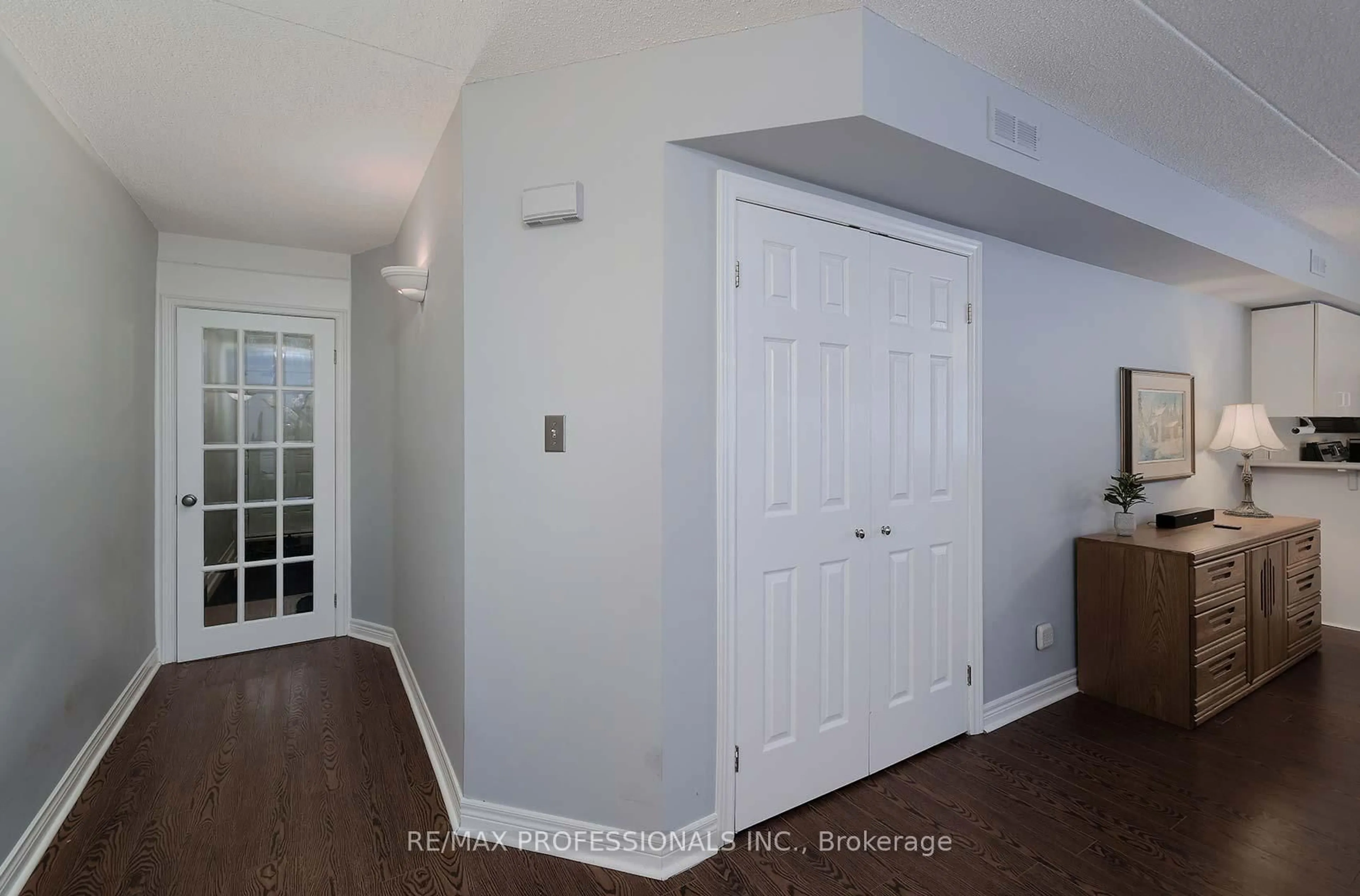 Indoor entryway for 2010 Cleaver Ave #113, Burlington Ontario L7M 4C1
