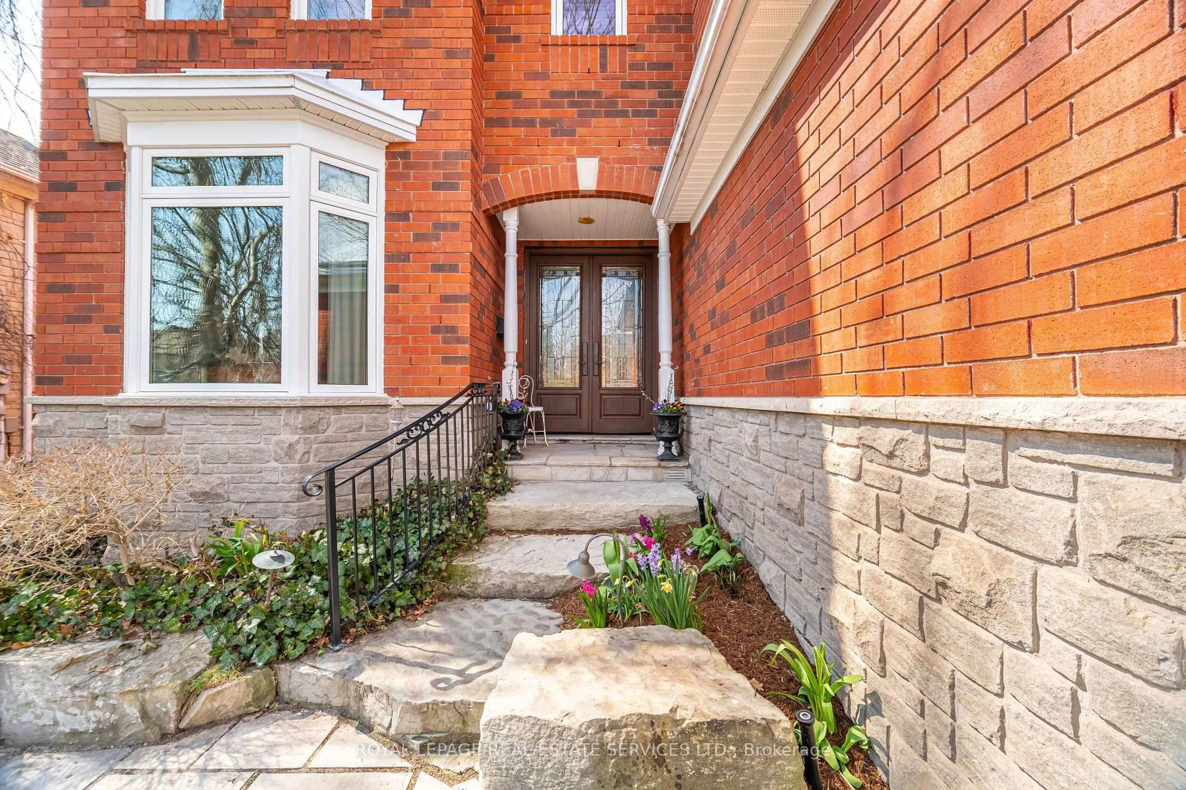 Home with brick exterior material, street for 2097 ARBOURVIEW Dr, Oakville Ontario L6M 3P3