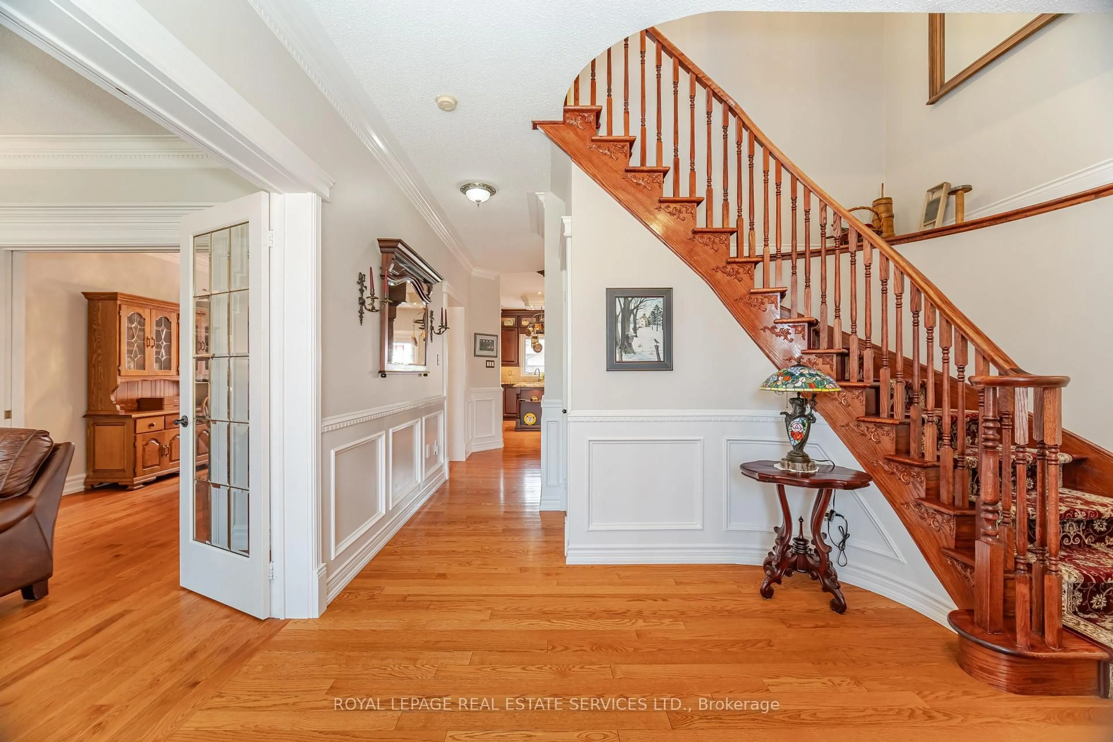 Indoor entryway for 2097 ARBOURVIEW Dr, Oakville Ontario L6M 3P3
