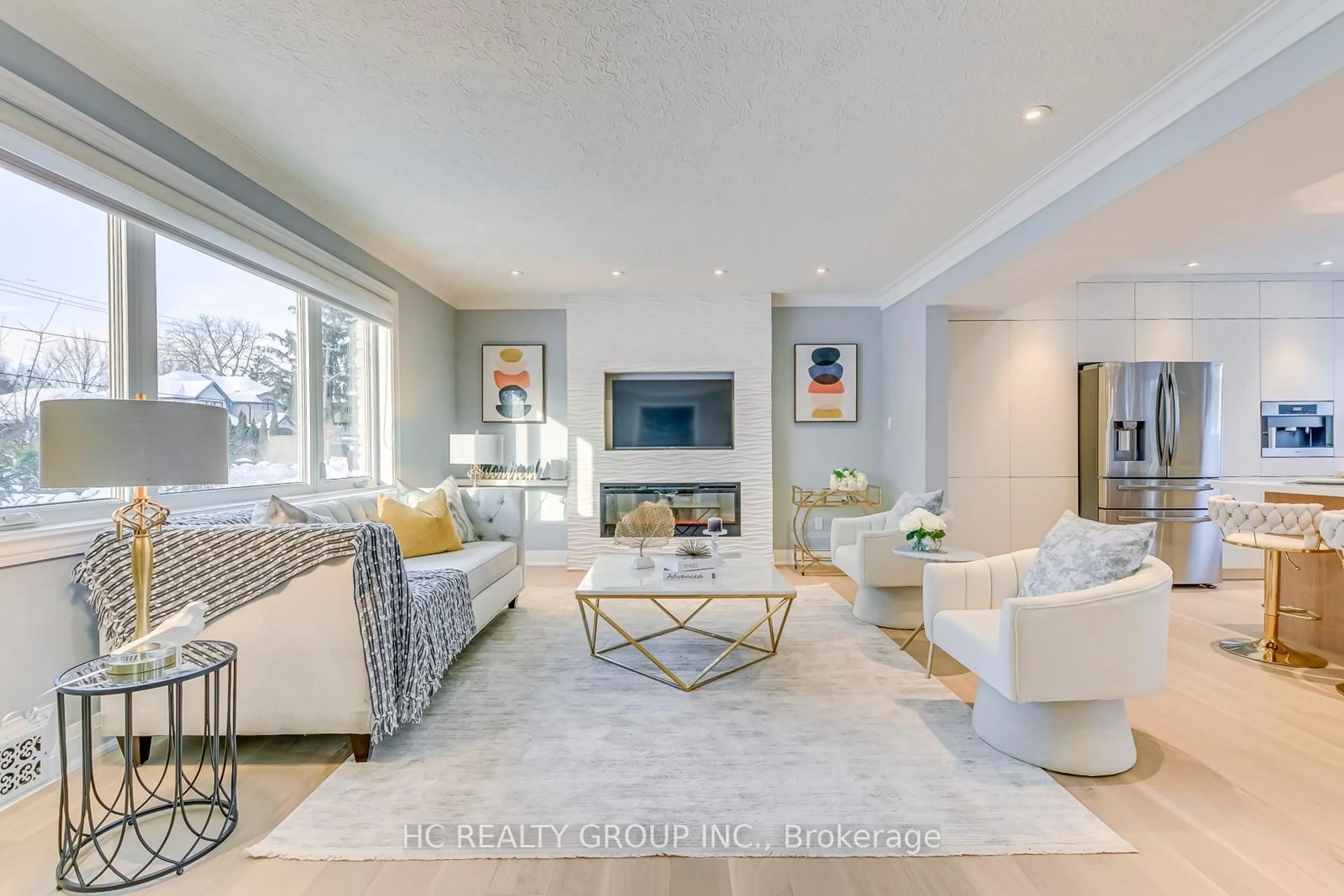 Living room with furniture, unknown for 468 Lynd Ave, Mississauga Ontario L5G 2L6