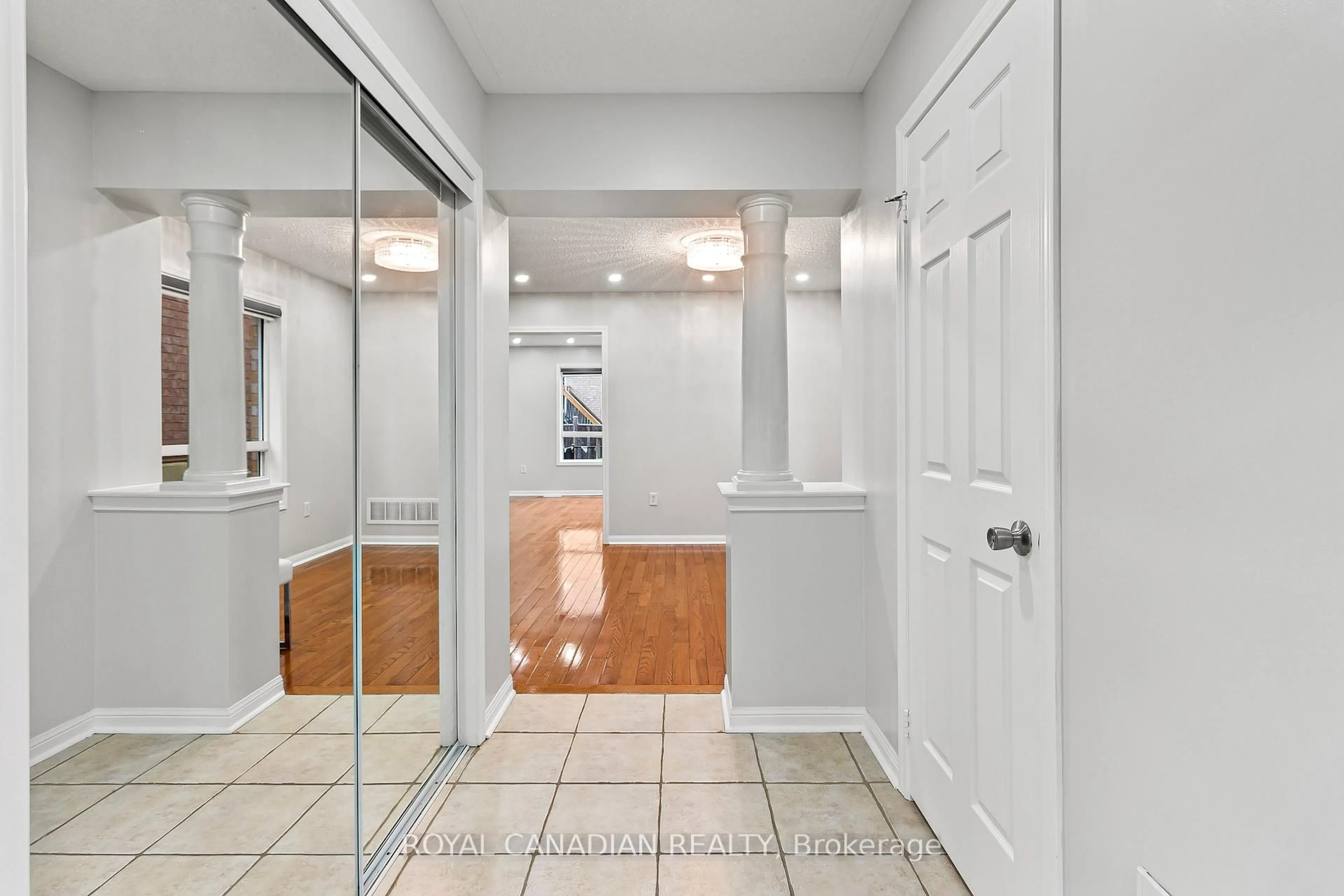 Indoor entryway for 260 Fandango Dr, Brampton Ontario L6X 0M5