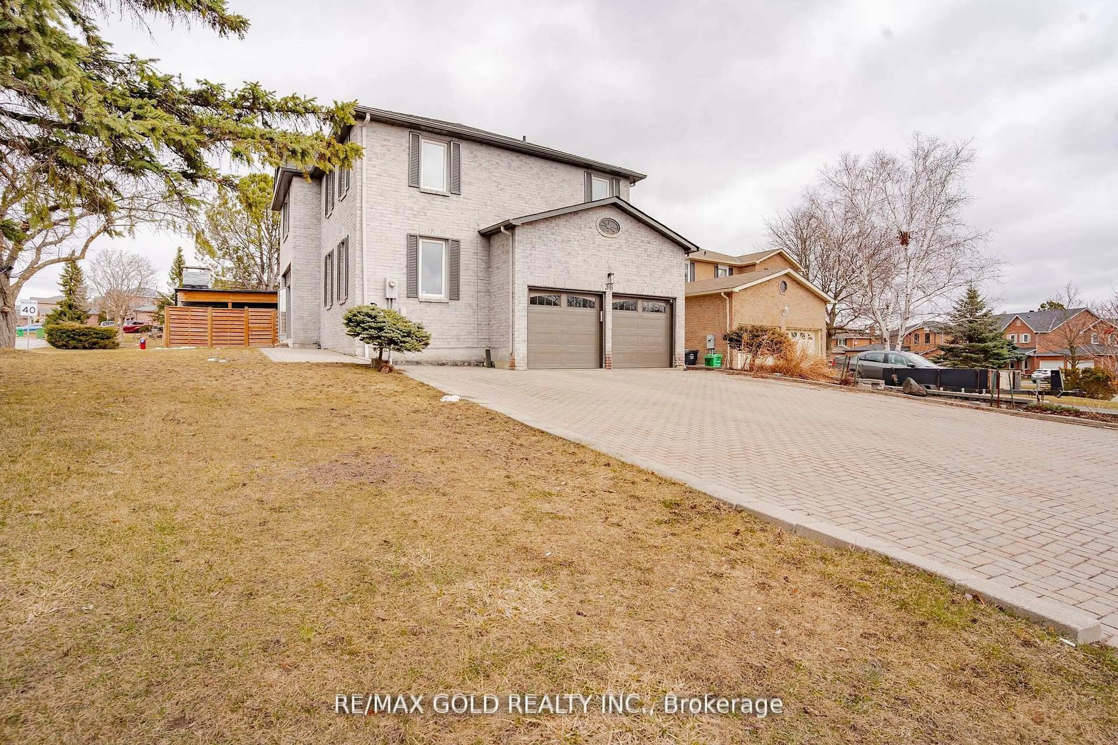 A pic from outside/outdoor area/front of a property/back of a property/a pic from drone, street for 36 St Michaels Cres, Caledon Ontario L7E 5Y8