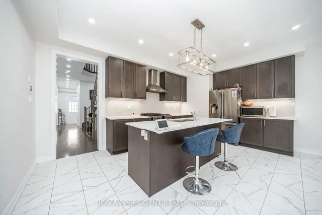 Additional image 28 of 25 Adventura Rd