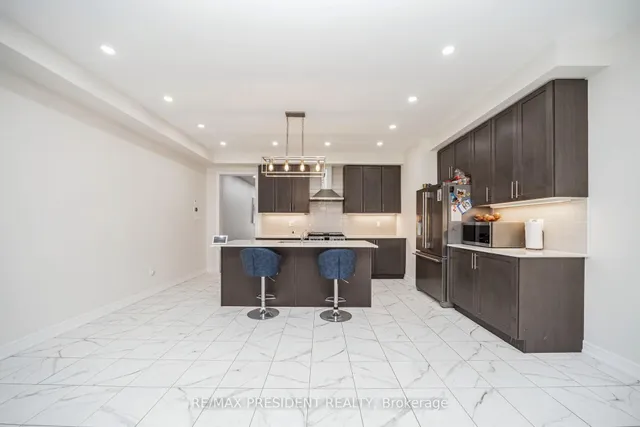 Additional image 27 of 25 Adventura Rd