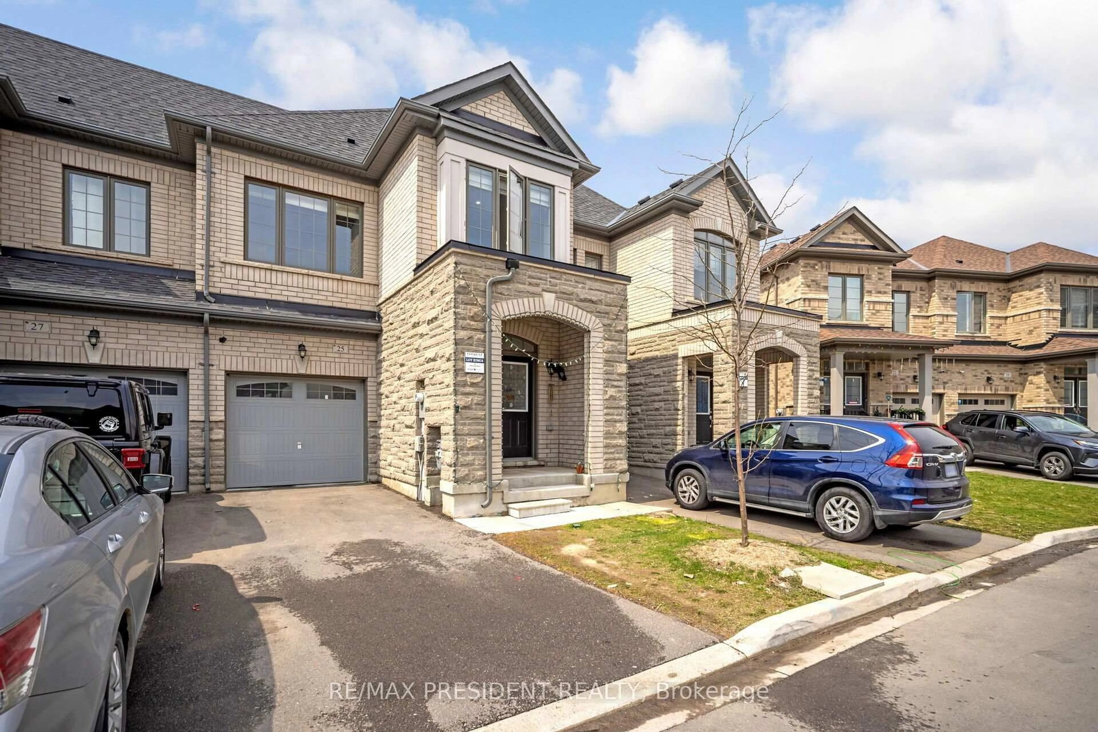 A pic from outside/outdoor area/front of a property/back of a property/a pic from drone, street for 25 Adventura Rd, Brampton Ontario L7A 5A7