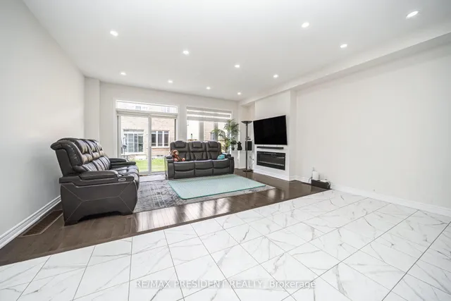 Additional image 23 of 25 Adventura Rd