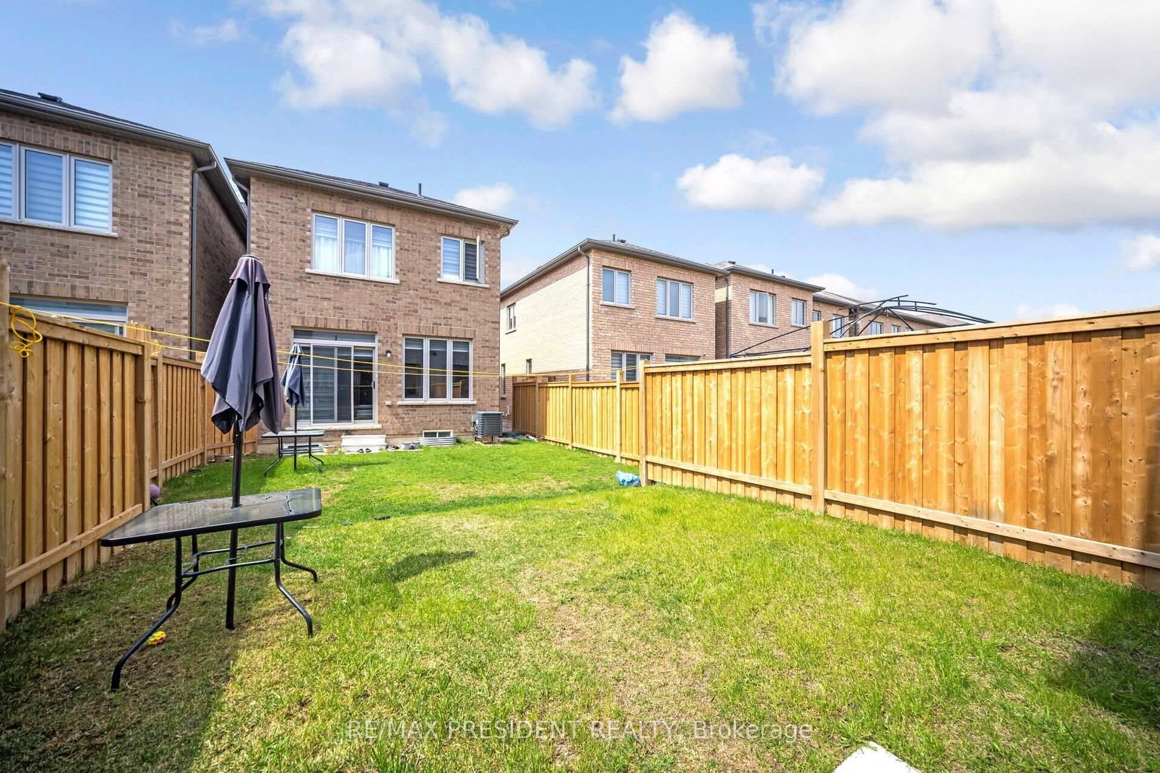 Patio, street for 25 Adventura Rd, Brampton Ontario L7A 5A7