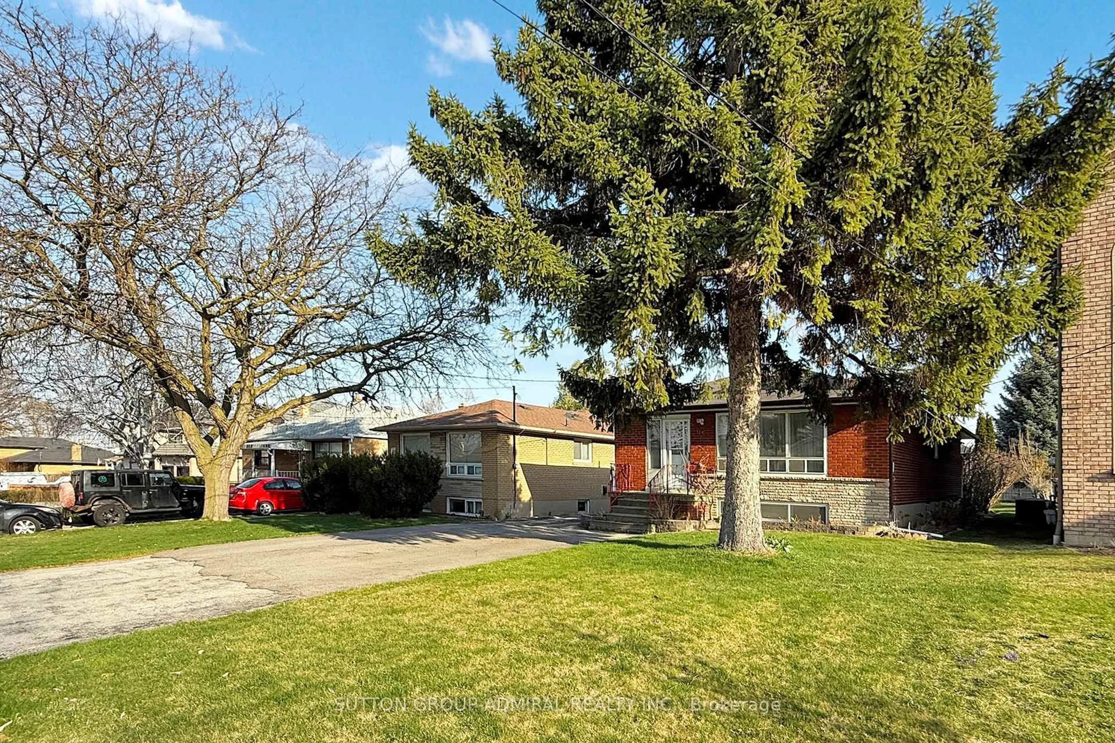 A pic from outside/outdoor area/front of a property/back of a property/a pic from drone, street for 95 Gaydon Ave, Toronto Ontario M9M 1G8