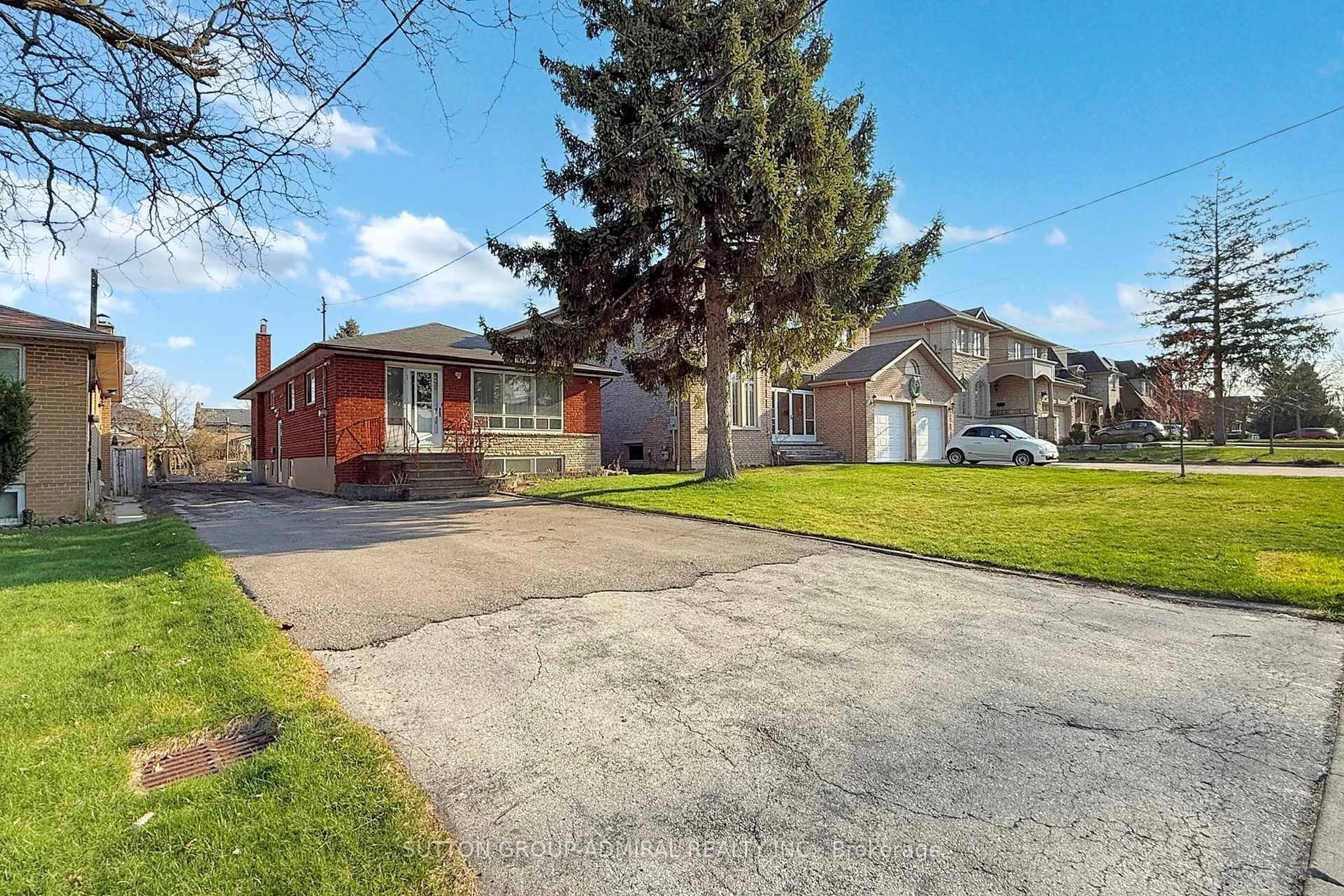 A pic from outside/outdoor area/front of a property/back of a property/a pic from drone, street for 95 Gaydon Ave, Toronto Ontario M9M 1G8