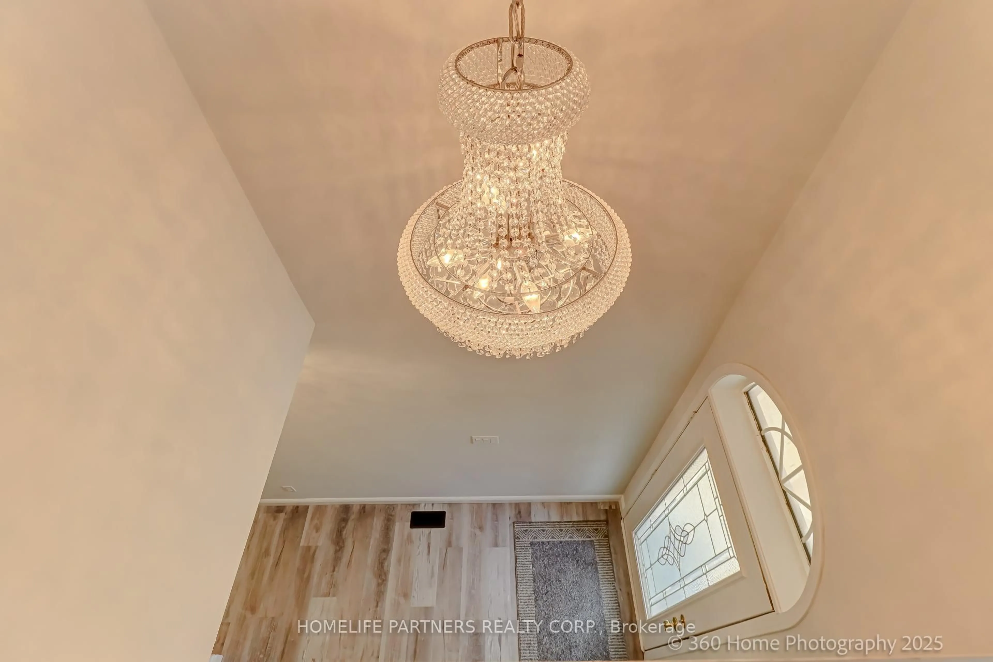 Indoor entryway for 31 Knoll Haven Circ, Caledon Ontario L7E 2V5